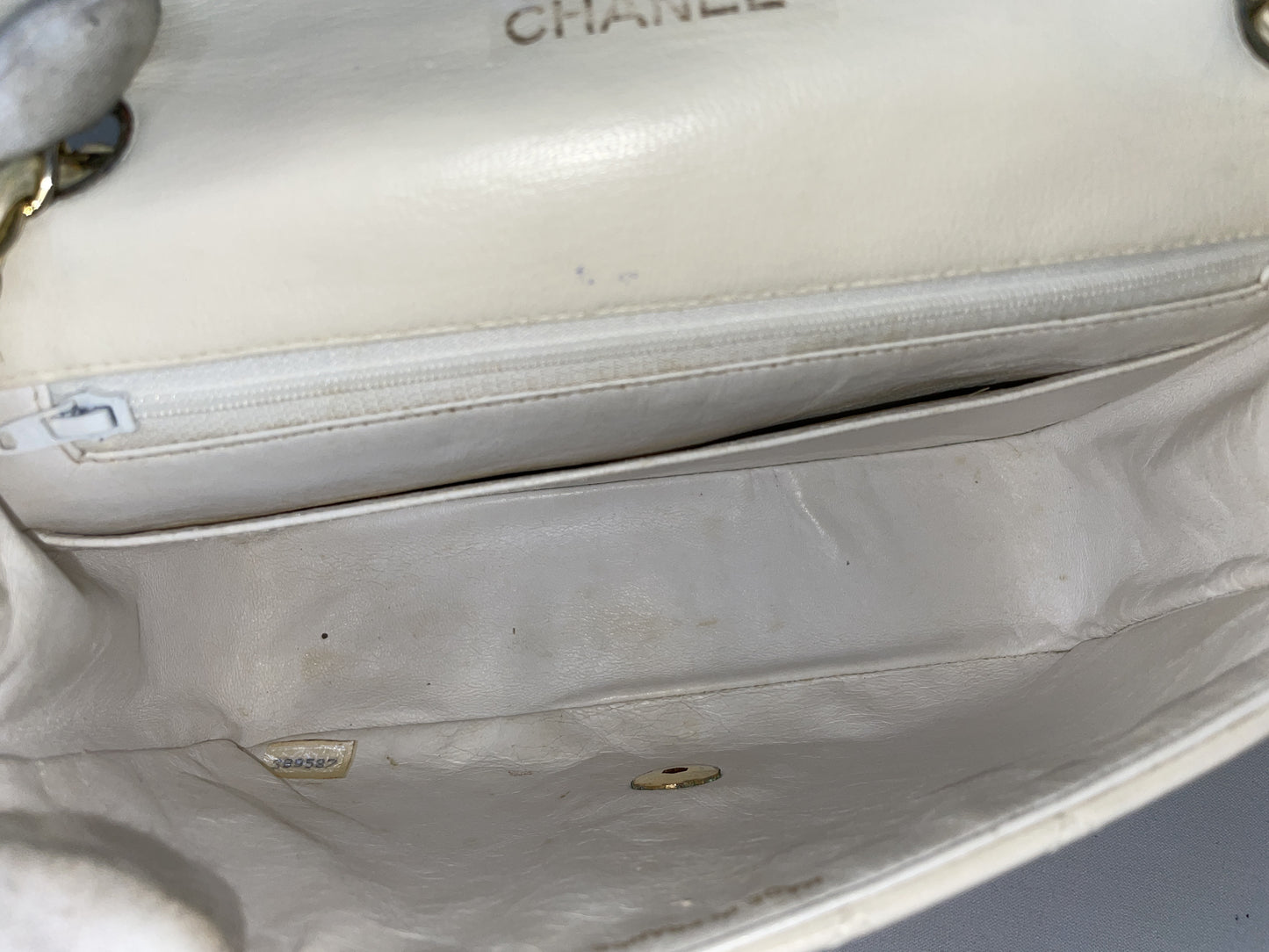 CHANEL CHANEL Matelasse Shoulder Bag Turn Lock White with Seal