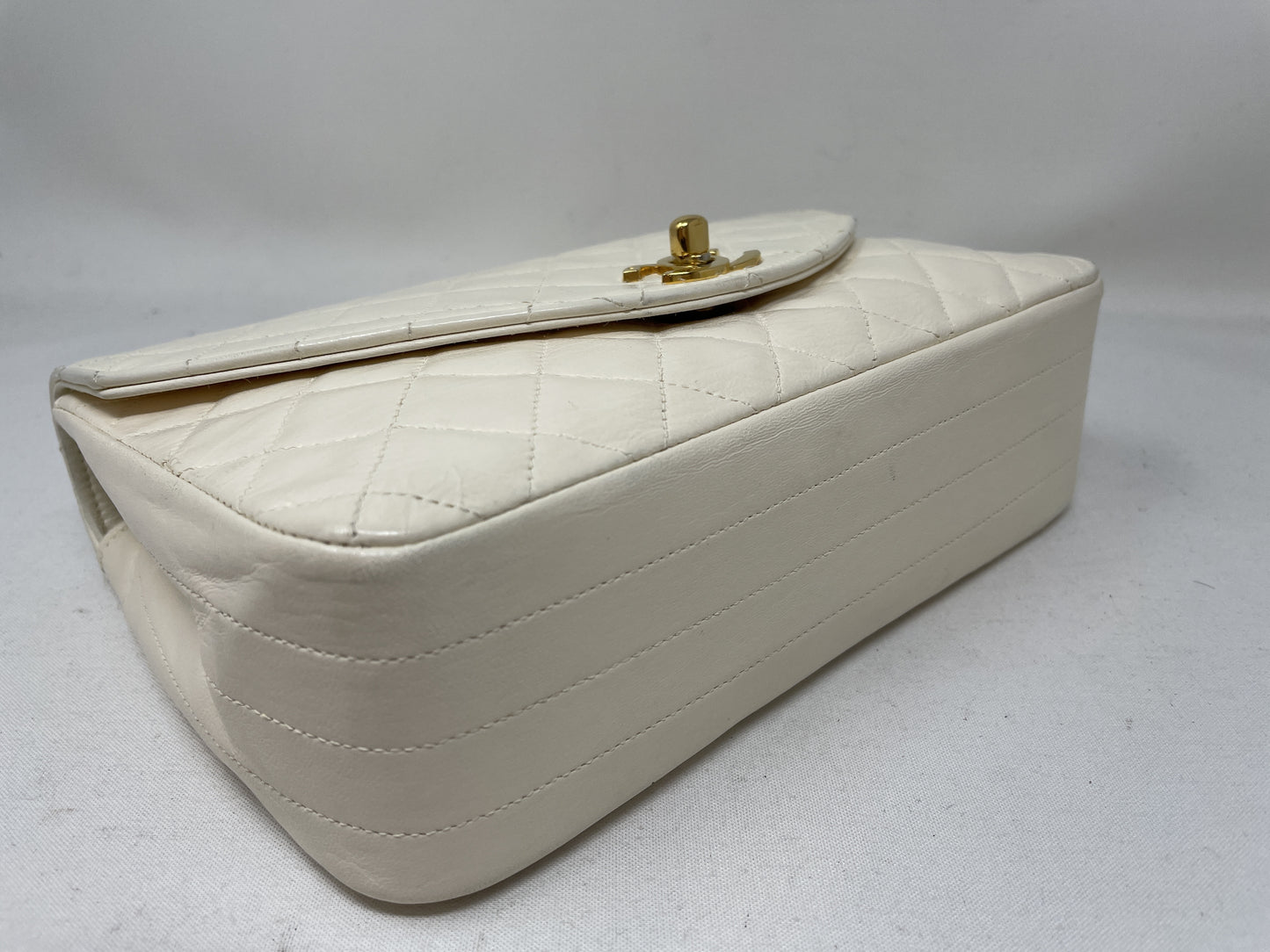 CHANEL CHANEL Matelasse Shoulder Bag Turn Lock White with Seal