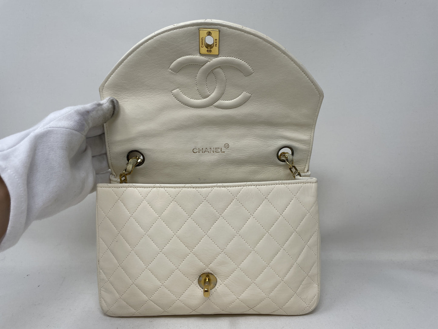CHANEL CHANEL Matelasse Shoulder Bag Turn Lock White with Seal