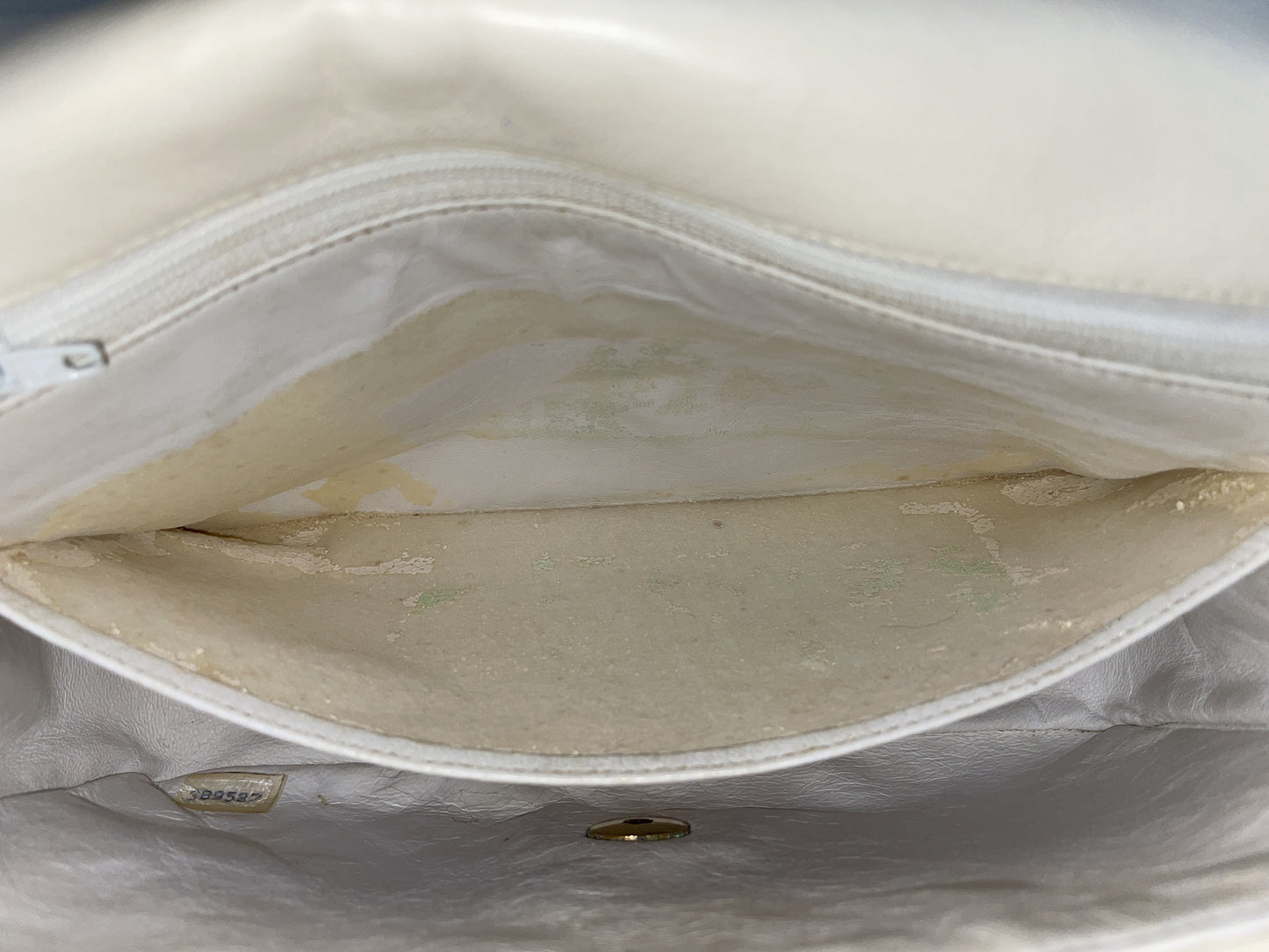 CHANEL CHANEL Matelasse Shoulder Bag Turn Lock White with Seal