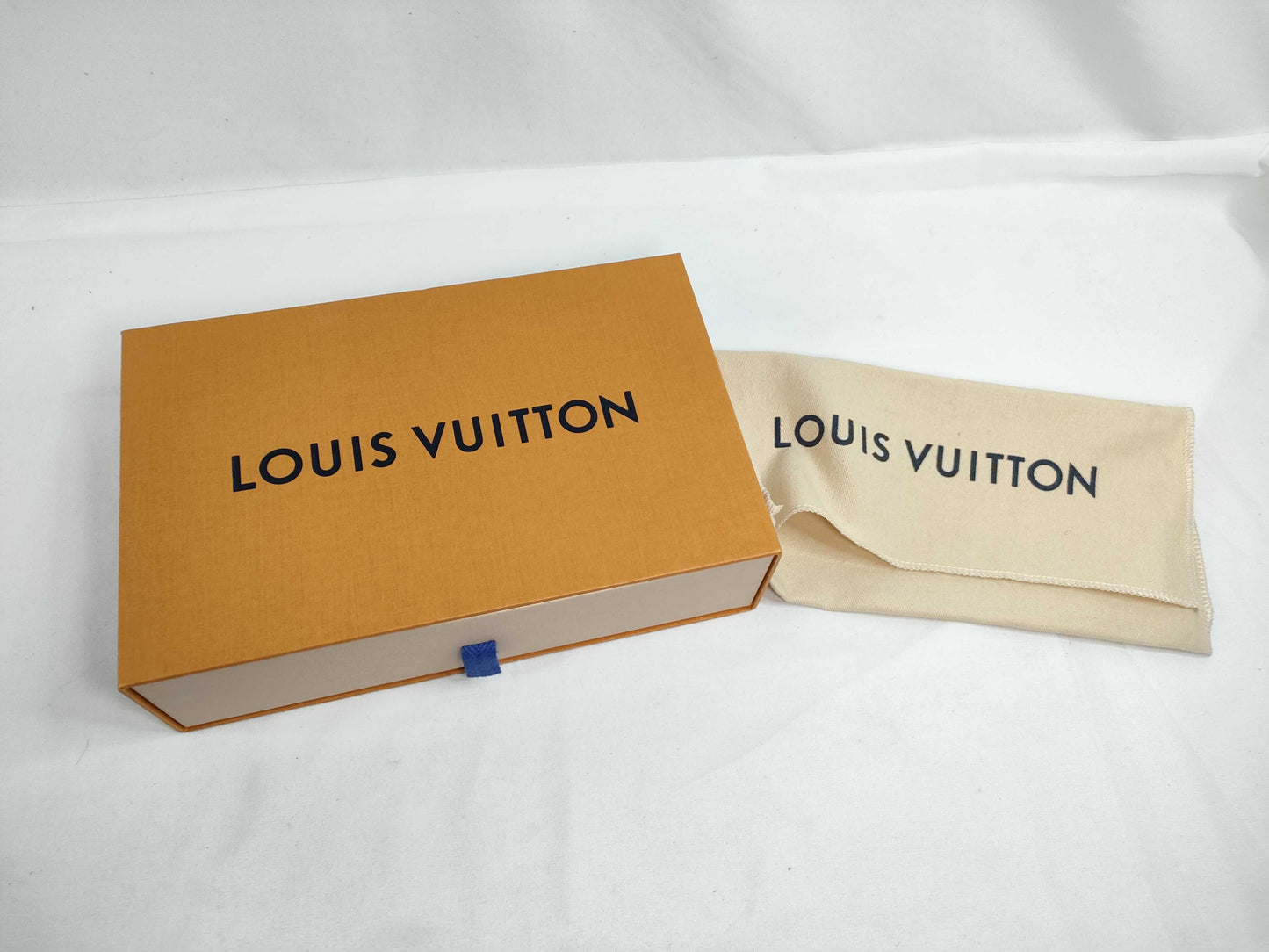 LOUIS VUITTON M61867 Mahina Louis Vuitton Zippy Wallet Noir Box Dust Bag Wallet