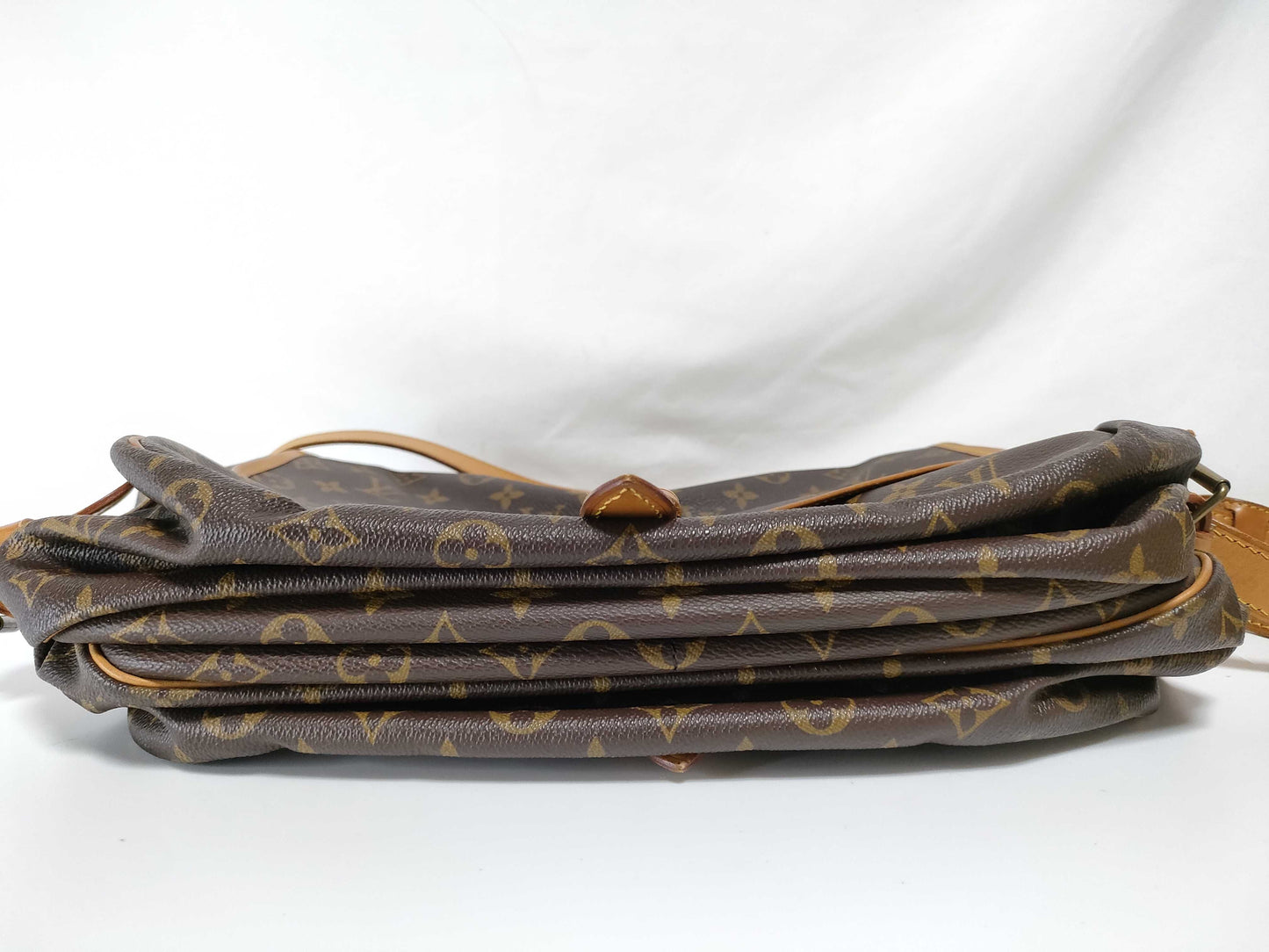LOUIS VUITTON M42256 Monogram Louis Vuitton Saumur Monogram Shoulder Bag