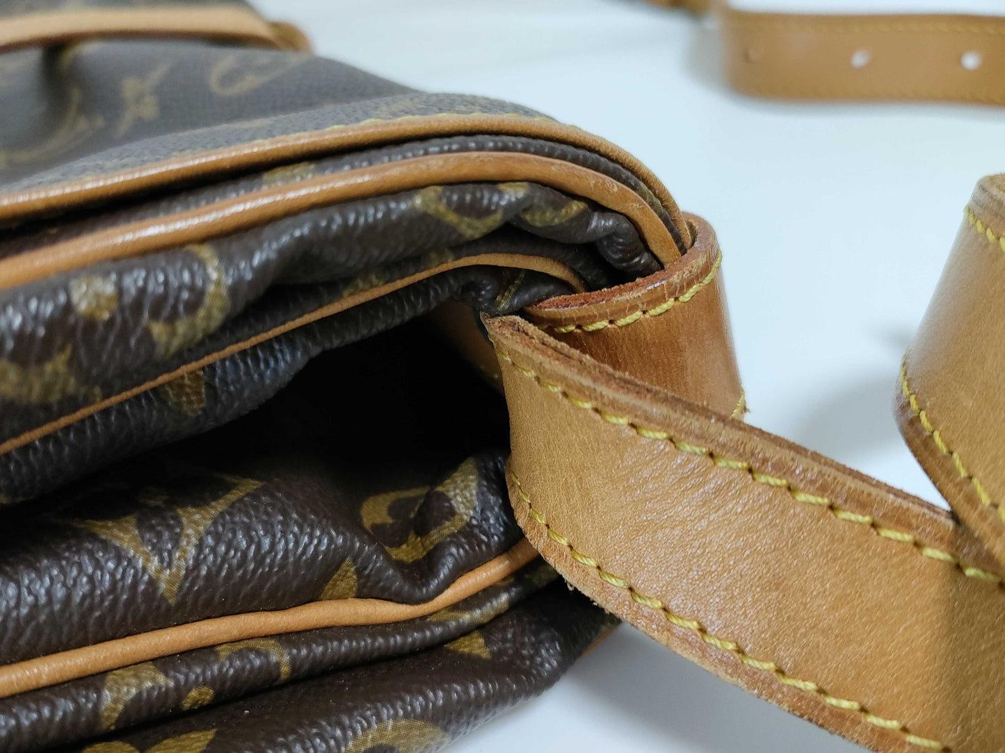LOUIS VUITTON M42256 Monogram Louis Vuitton Saumur Monogram Shoulder Bag