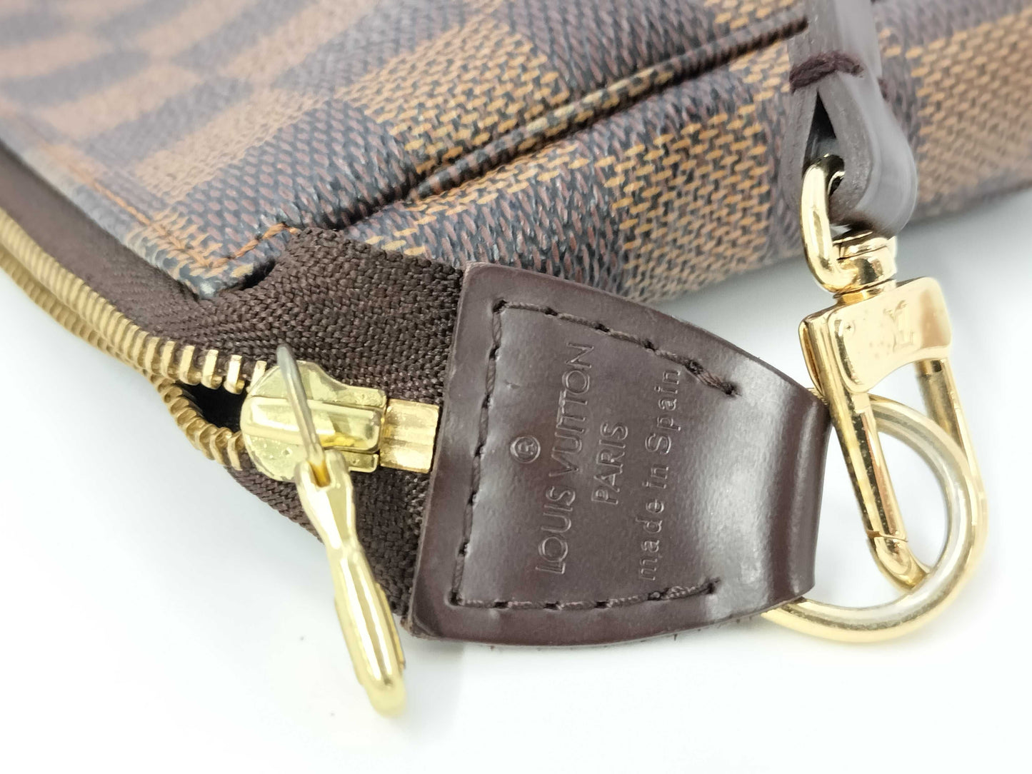 LOUIS VUITTON Damier bag pouch