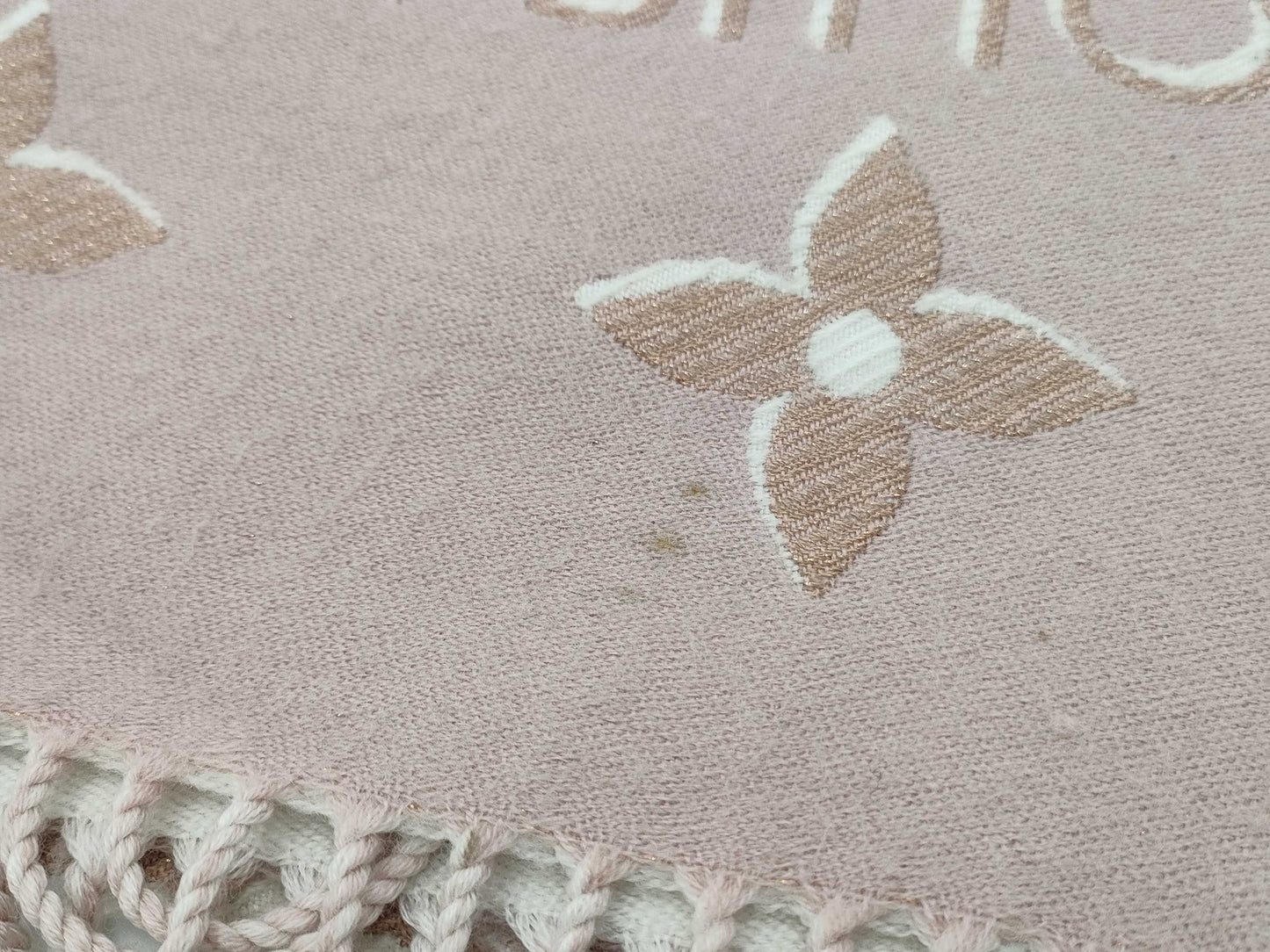 LOUIS VUITTON LV M78237 Essential Shine Scarf Other Accessories