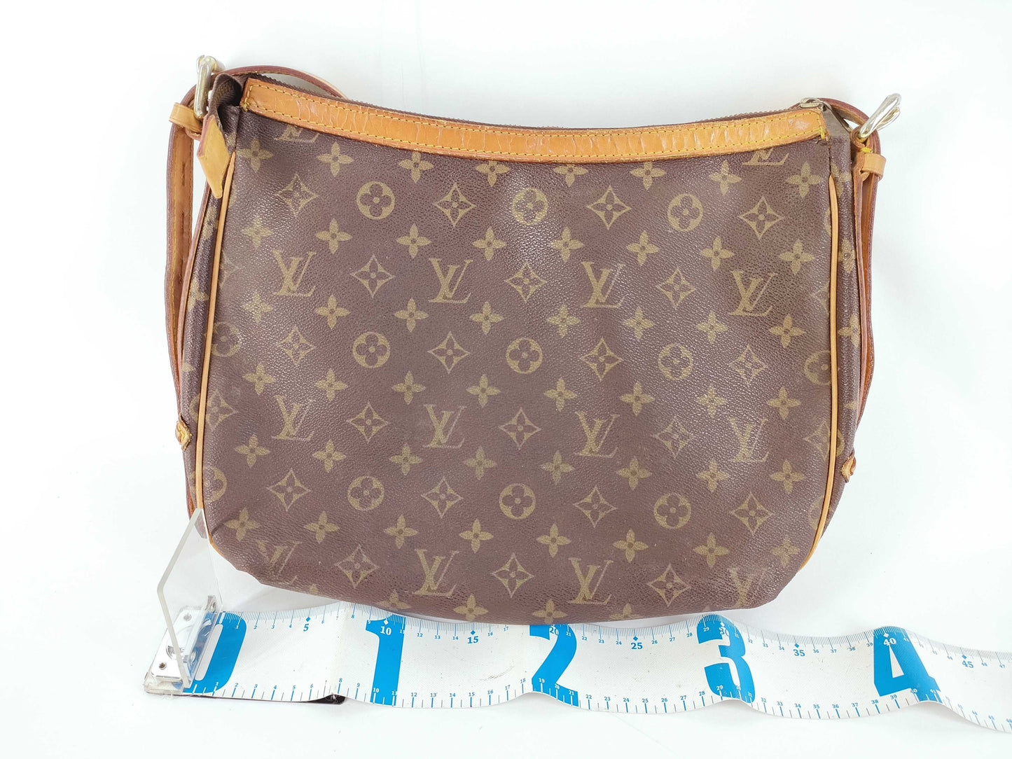 LOUIS VUITTON Monogram Louis Vuitton Shoulder Bag