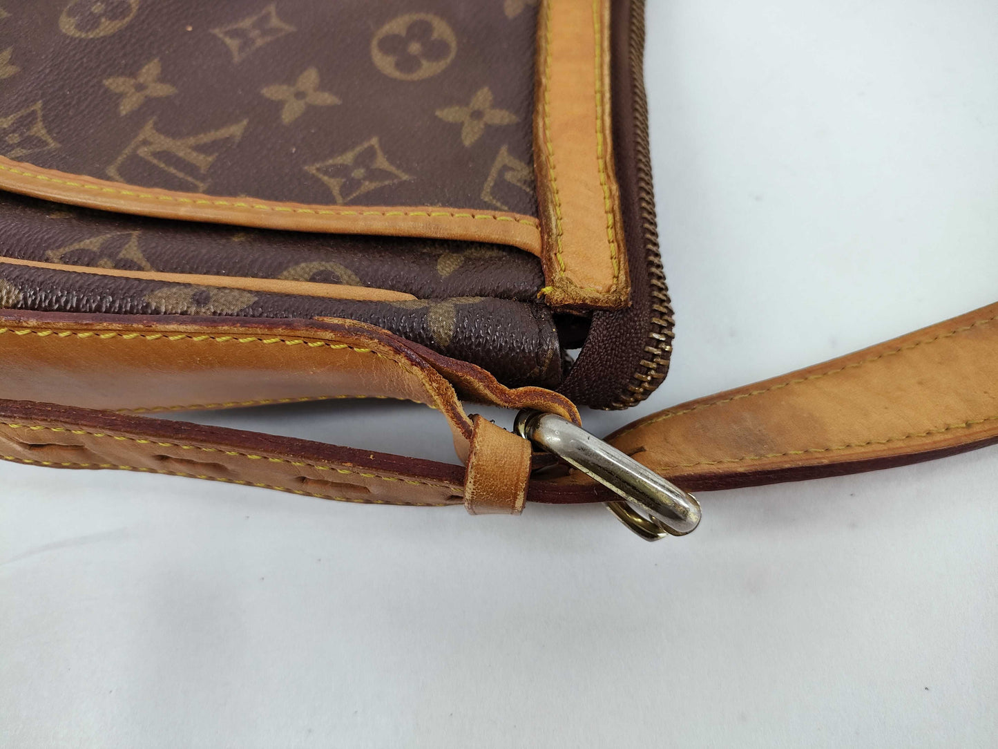 LOUIS VUITTON Monogram Louis Vuitton Shoulder Bag