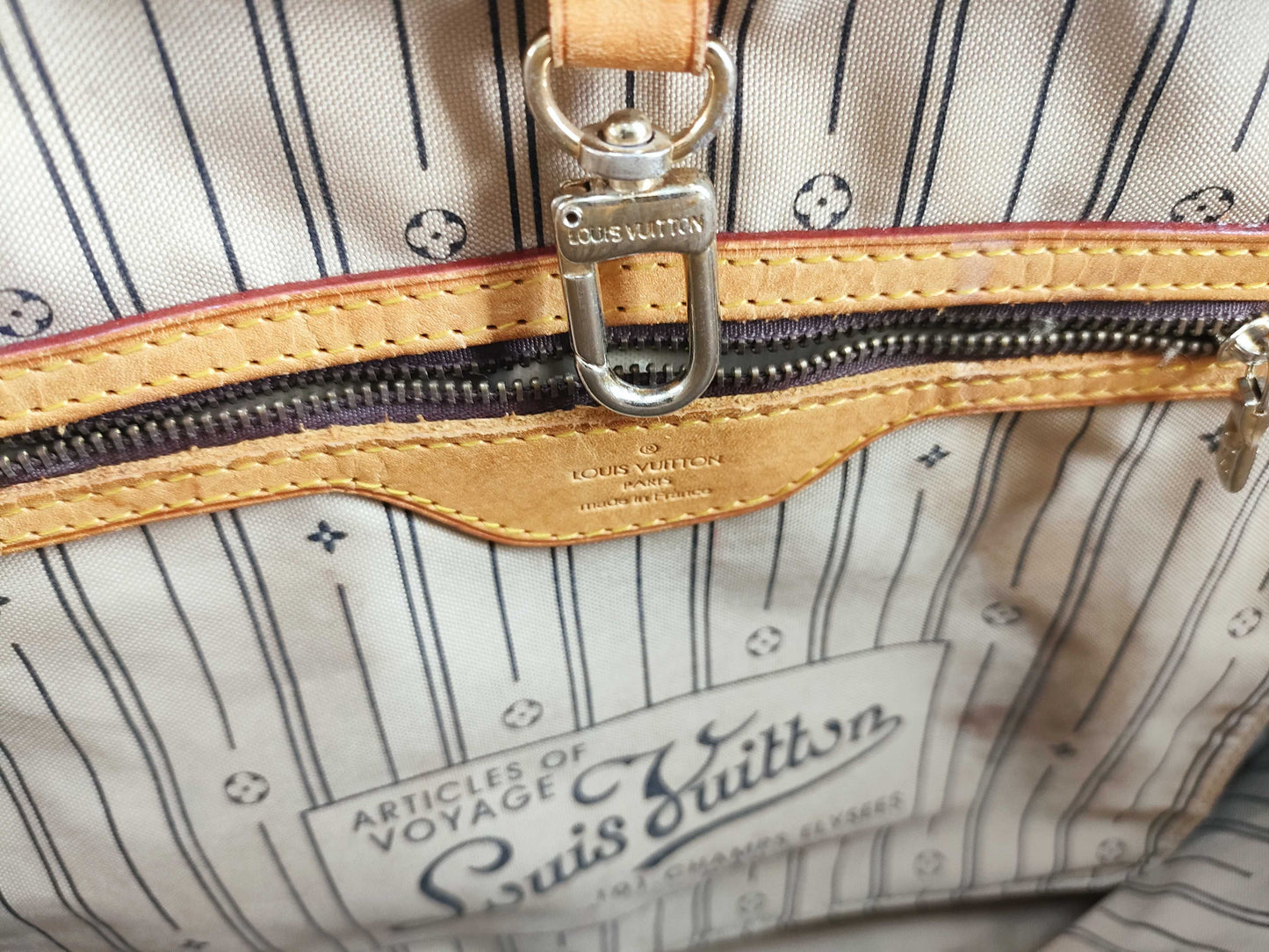 LOUIS VUITTON Monogram Louis Vuitton Tote Bag
