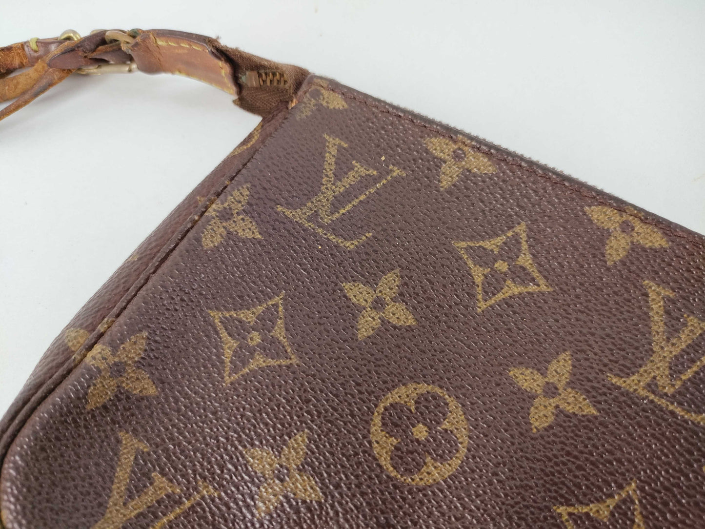 LOUIS VUITTON Monogram Louis Vuitton Pouch
