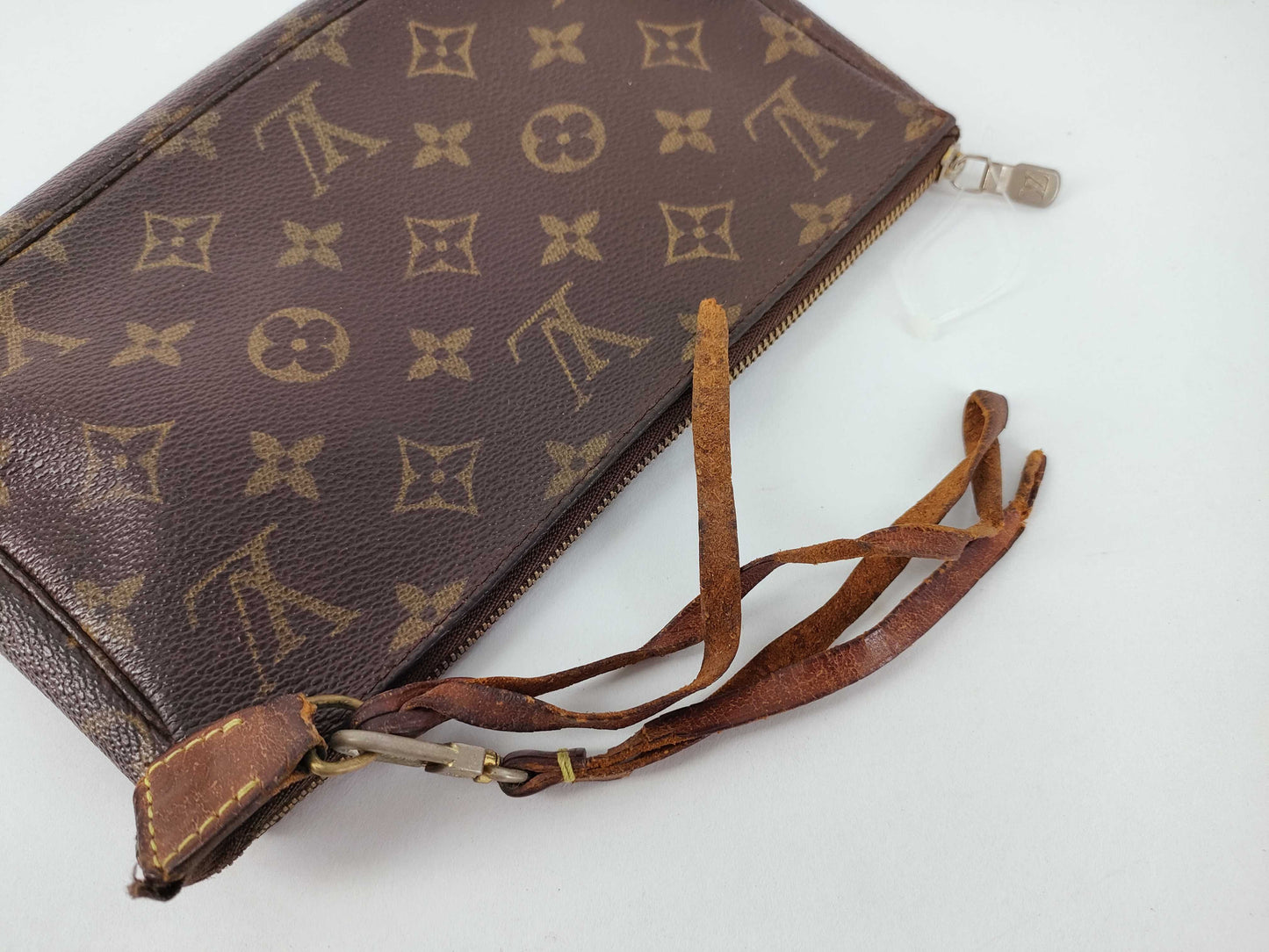 LOUIS VUITTON Monogram Louis Vuitton Pouch