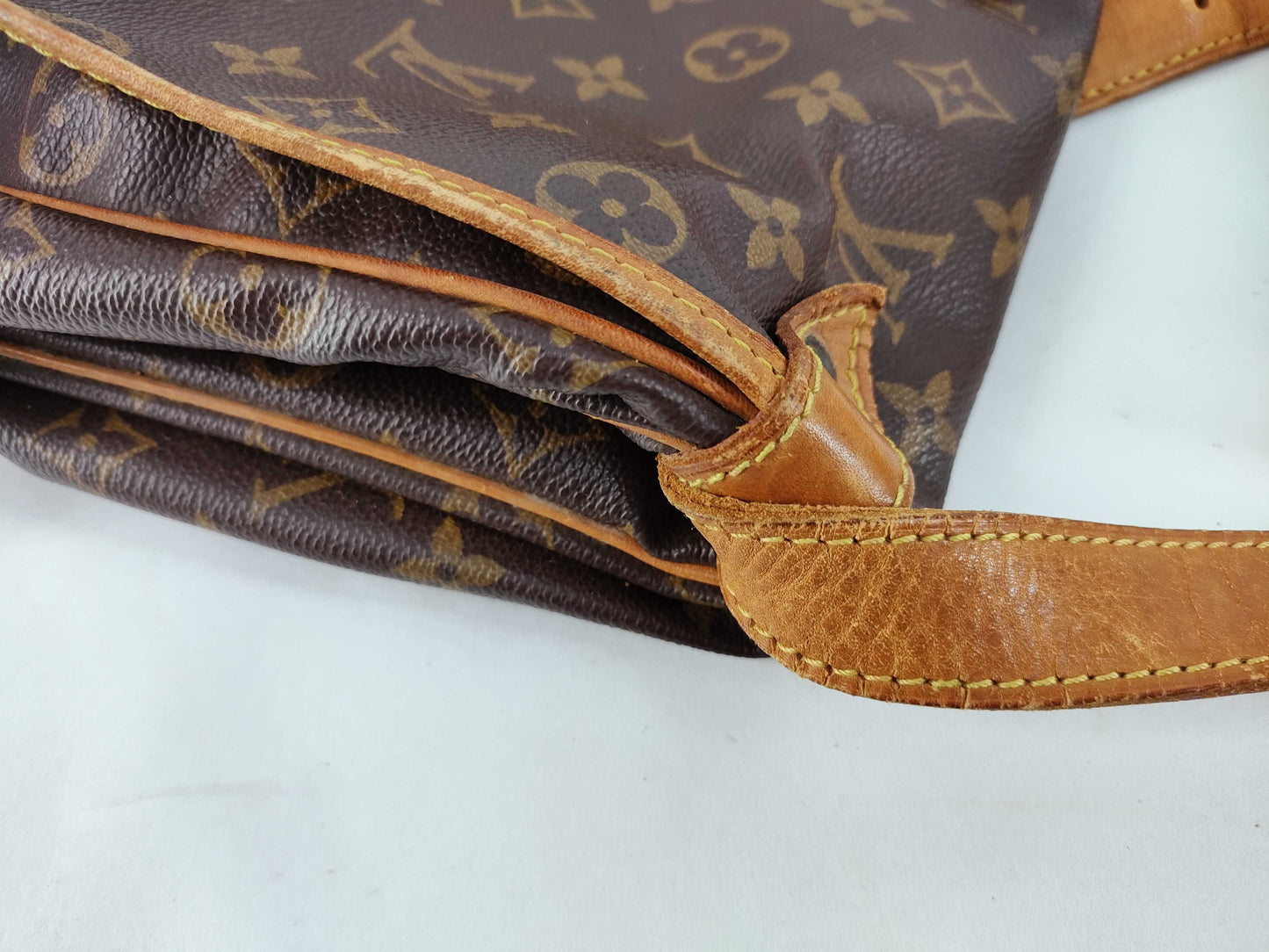 LOUIS VUITTON Monogram Louis Vuitton Shoulder Bag