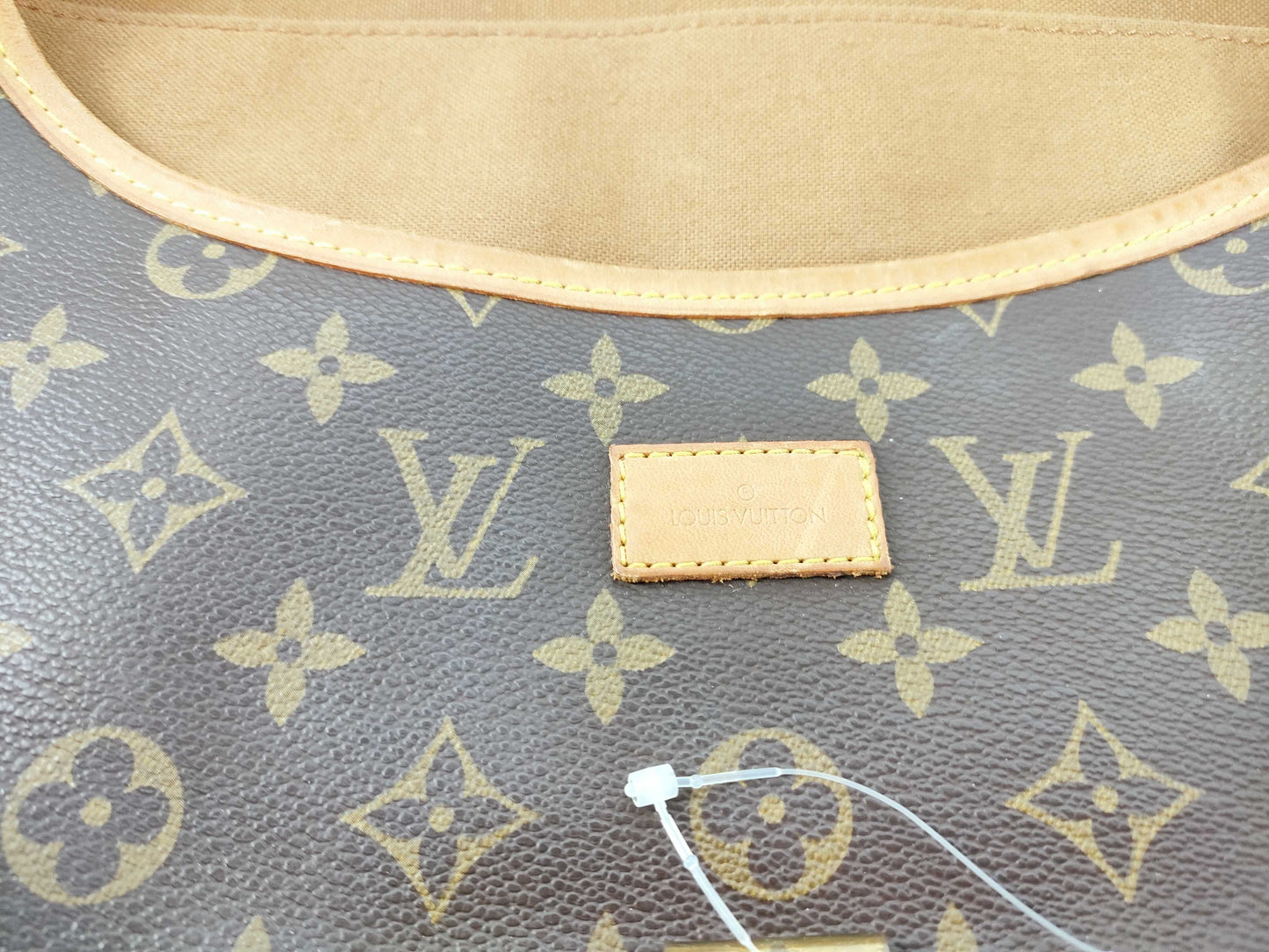 LOUIS VUITTON Monogram Louis Vuitton Shoulder Bag