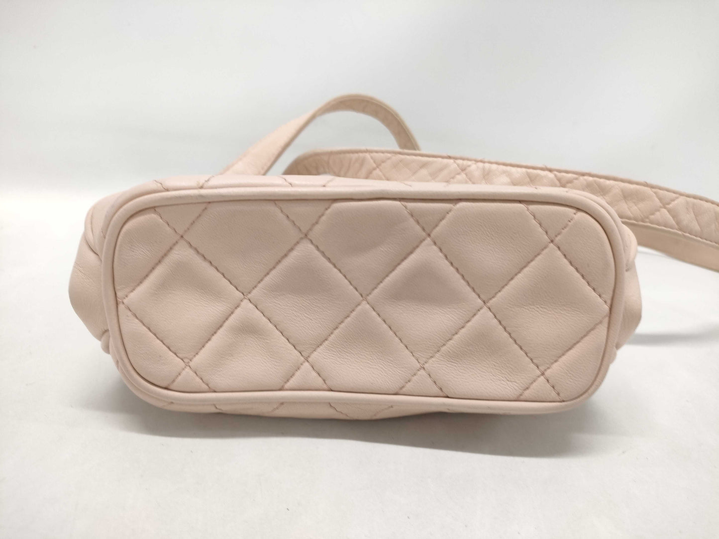 CHANEL Lambskin Clasp Pouch 1994561 Seal Shoulder Bag