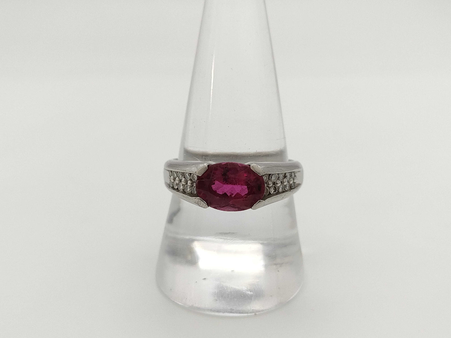 2.22ct colored stone, 0.23ct diameter, PT900, 8.9g ring