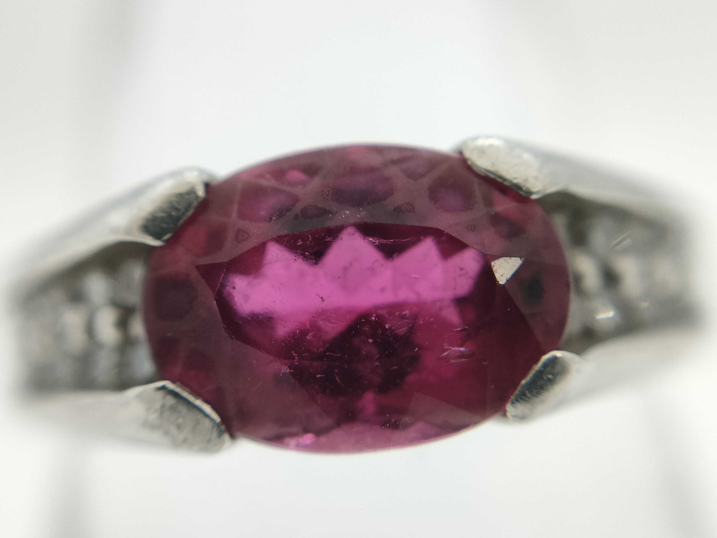 2.22ct colored stone, 0.23ct diameter, PT900, 8.9g ring
