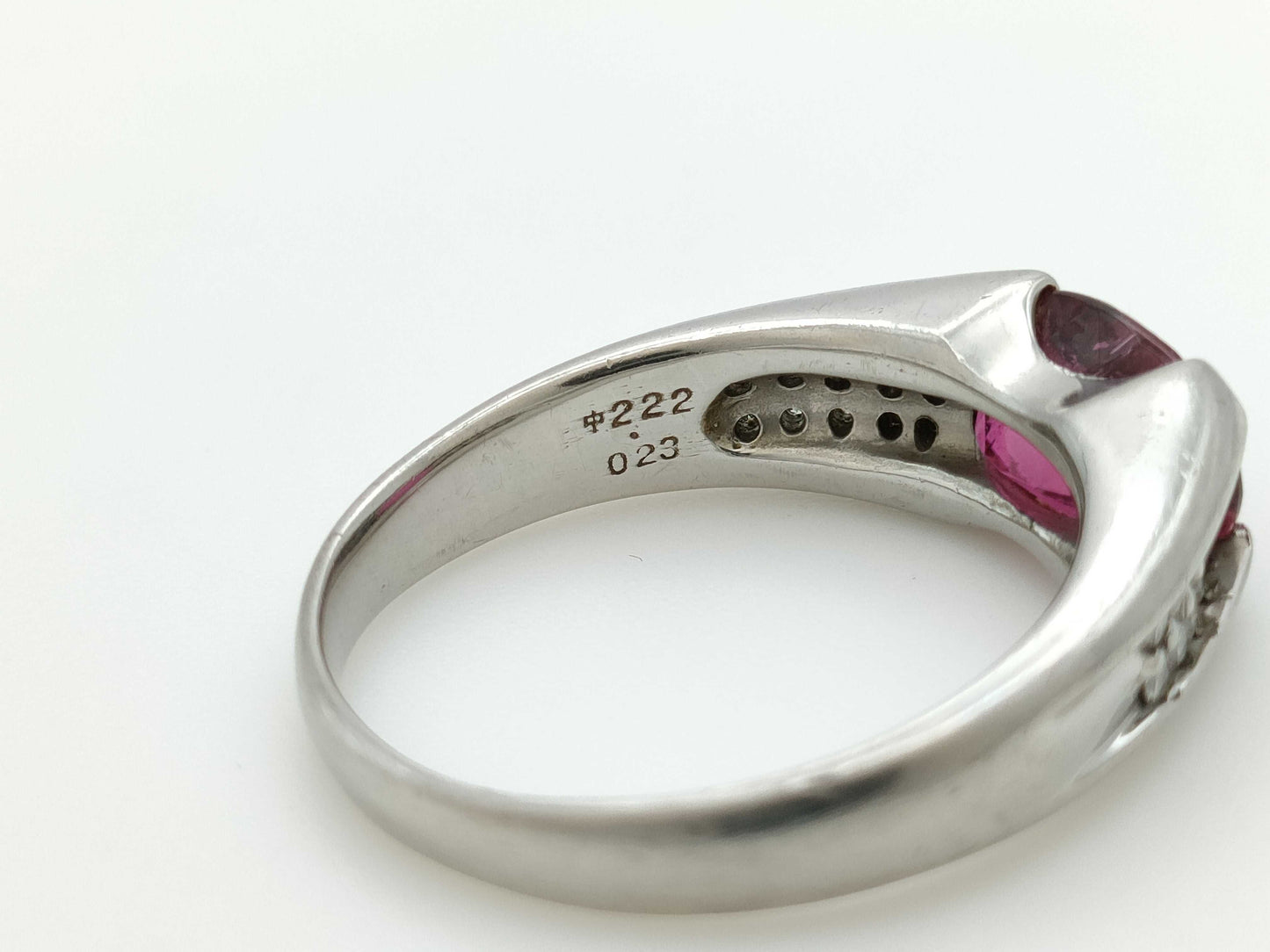 2.22ct colored stone, 0.23ct diameter, PT900, 8.9g ring