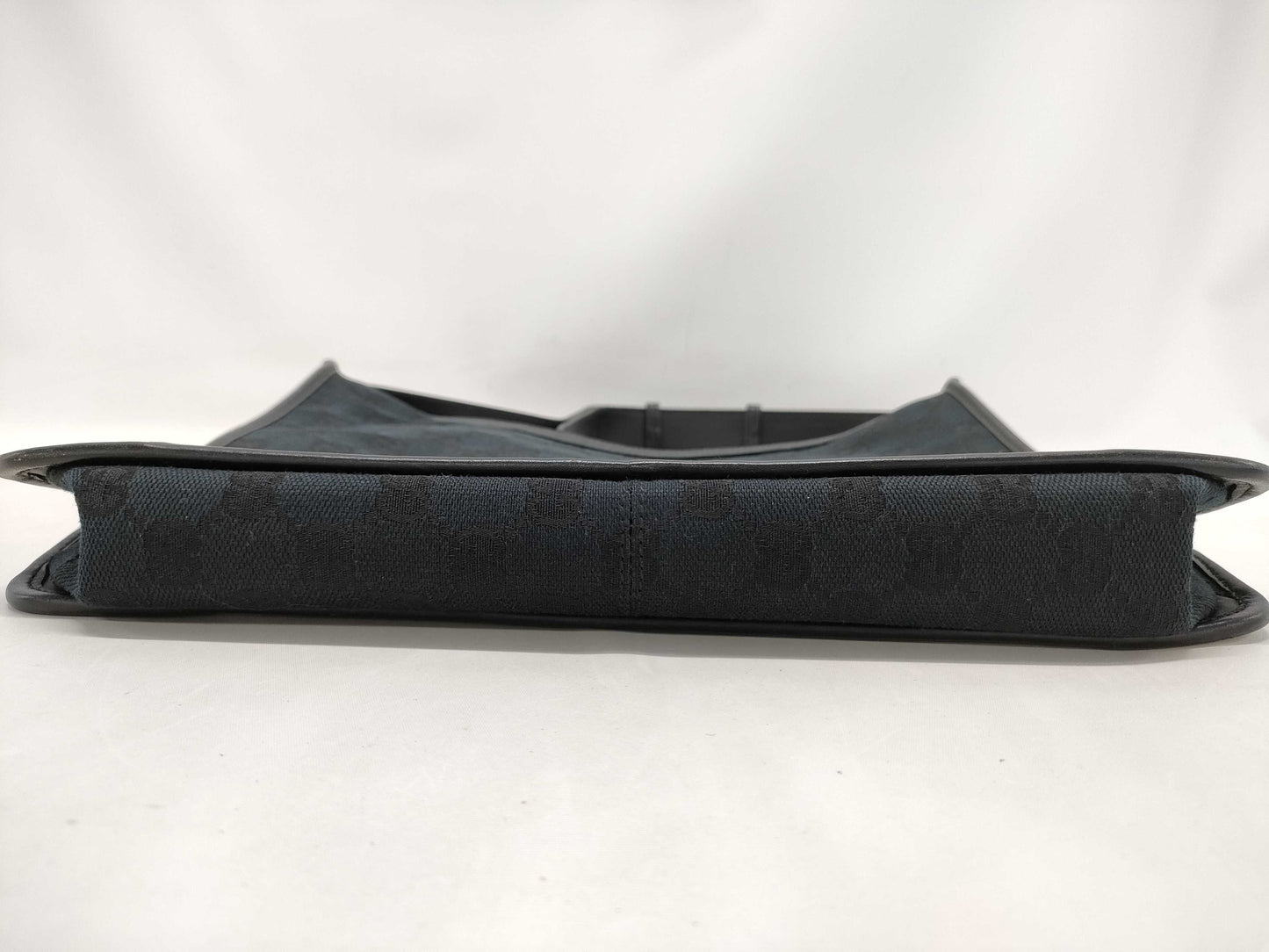 GUCCI GG Canvas One-Shoulder Shoulder Bag