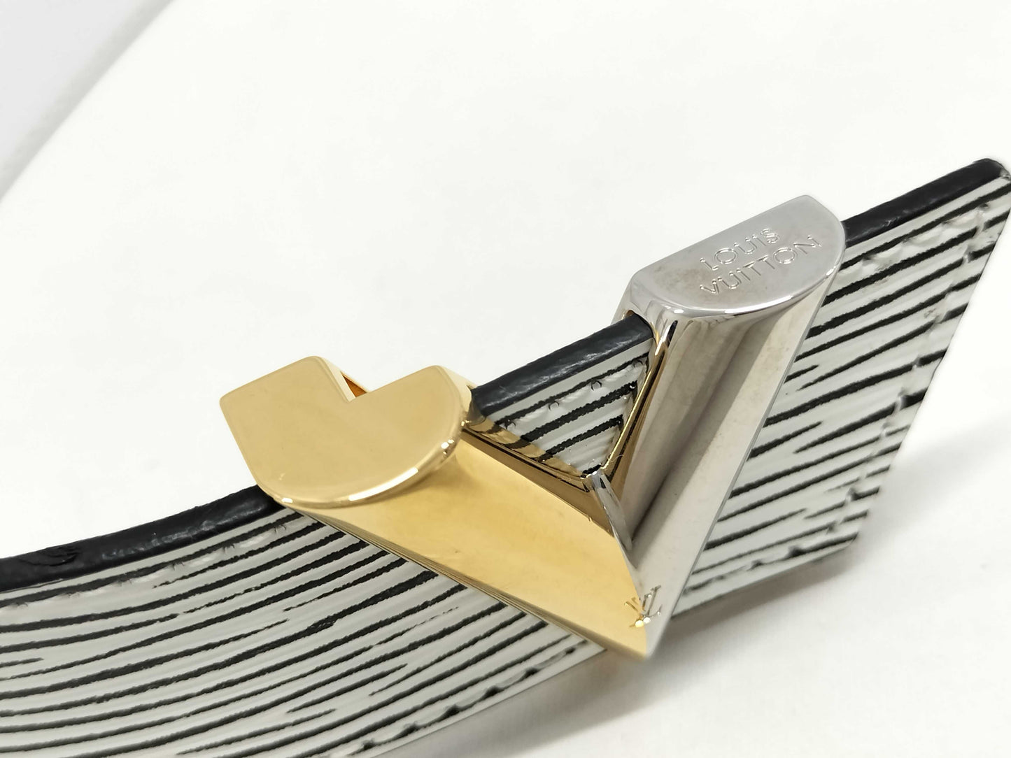 LOUIS VUITTON Epi Santur Belt