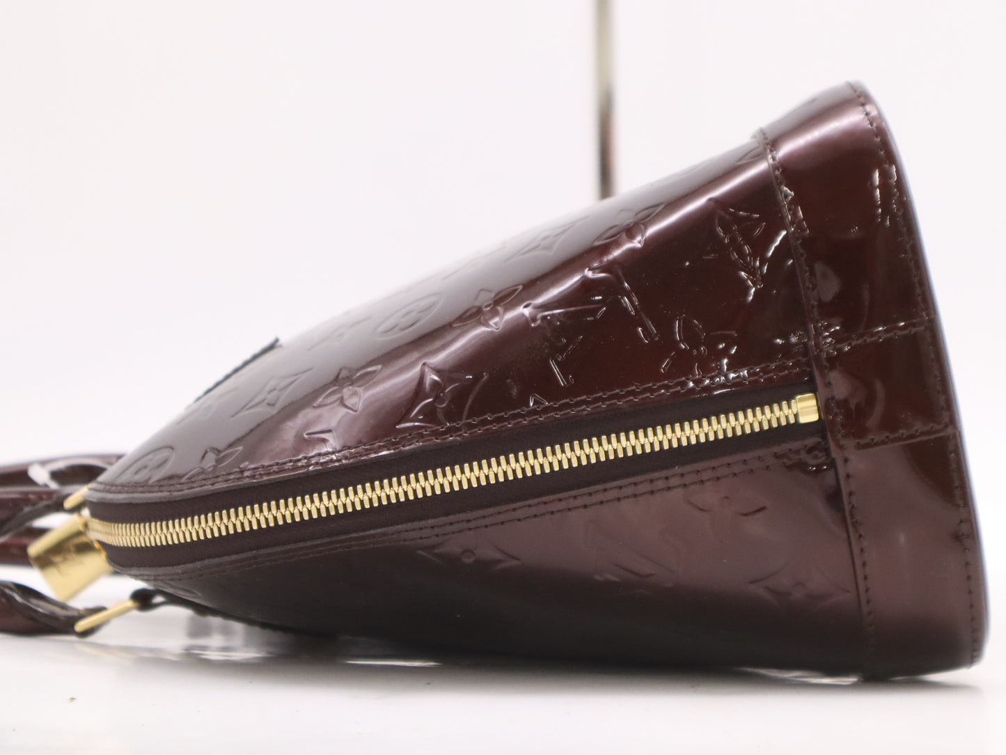 LOUIS VUITTON M91611 Vernis Alma PM Amaranth Handbag with Cadena, 2 Keys, and Cloche
