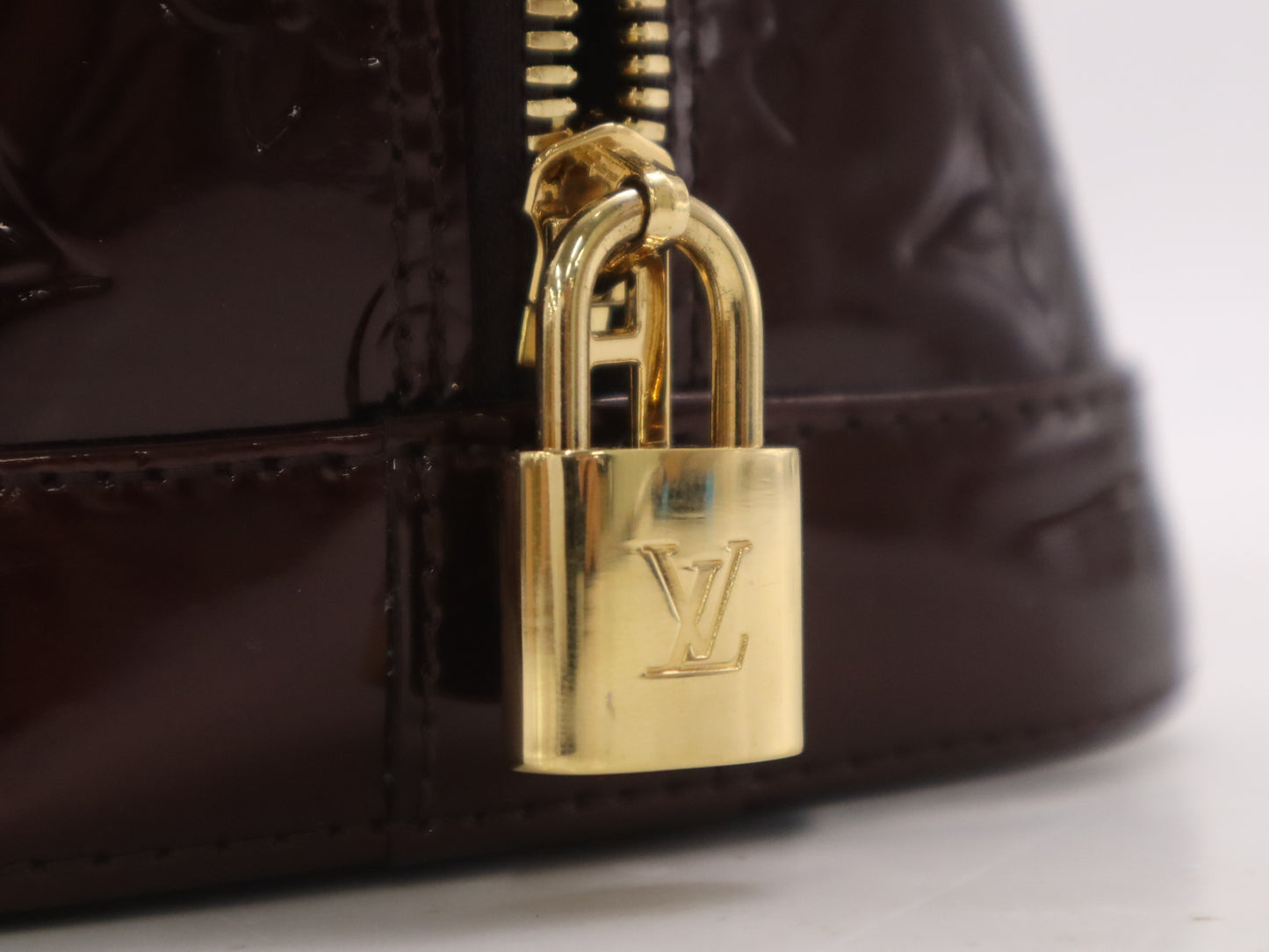 LOUIS VUITTON M91611 Vernis Alma PM Amaranth Handbag with Cadena, 2 Keys, and Cloche