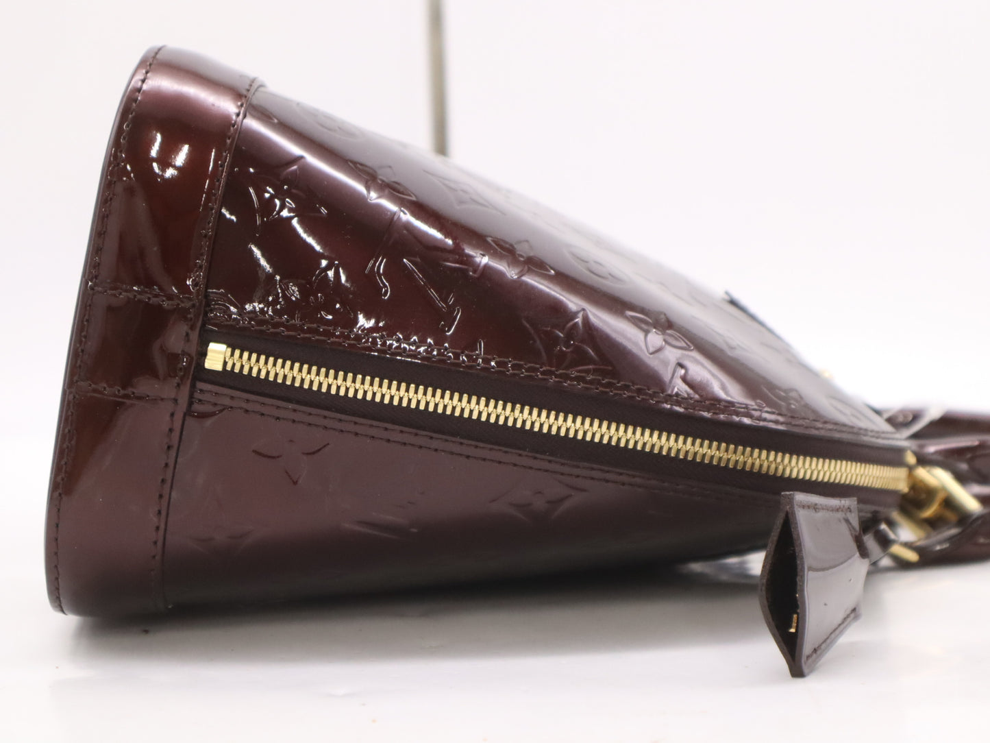 LOUIS VUITTON M91611 Vernis Alma PM Amaranth Handbag with Cadena, 2 Keys, and Cloche