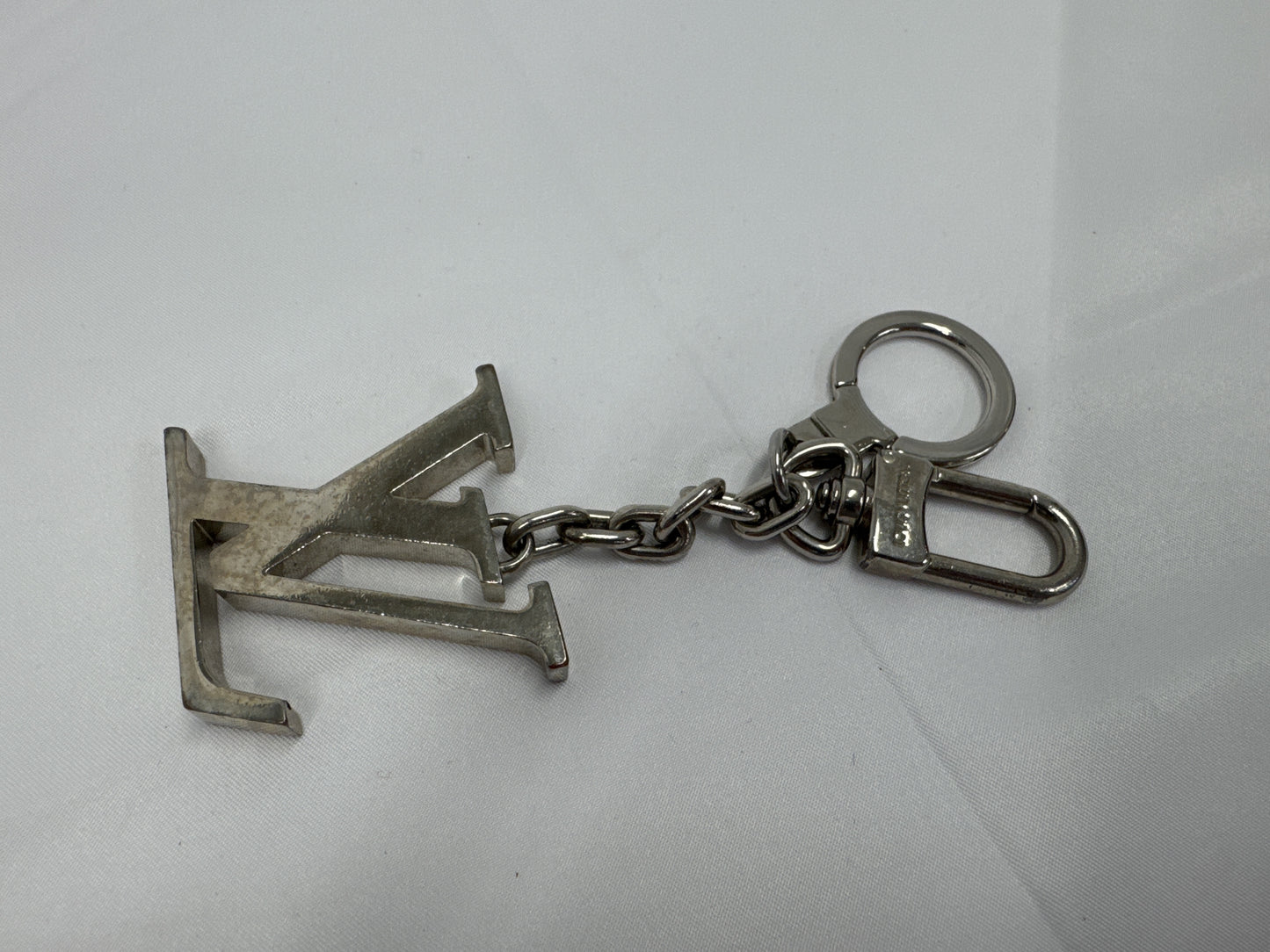 LOUIS VUITTON M65071 Porte Clés Initial LV Keychain Key Case/Key Holder
