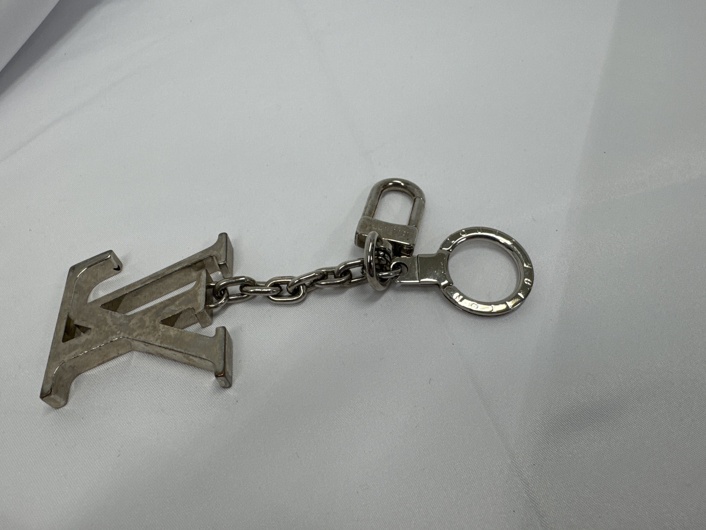 LOUIS VUITTON M65071 Porte Clés Initial LV Keychain Key Case/Key Holder