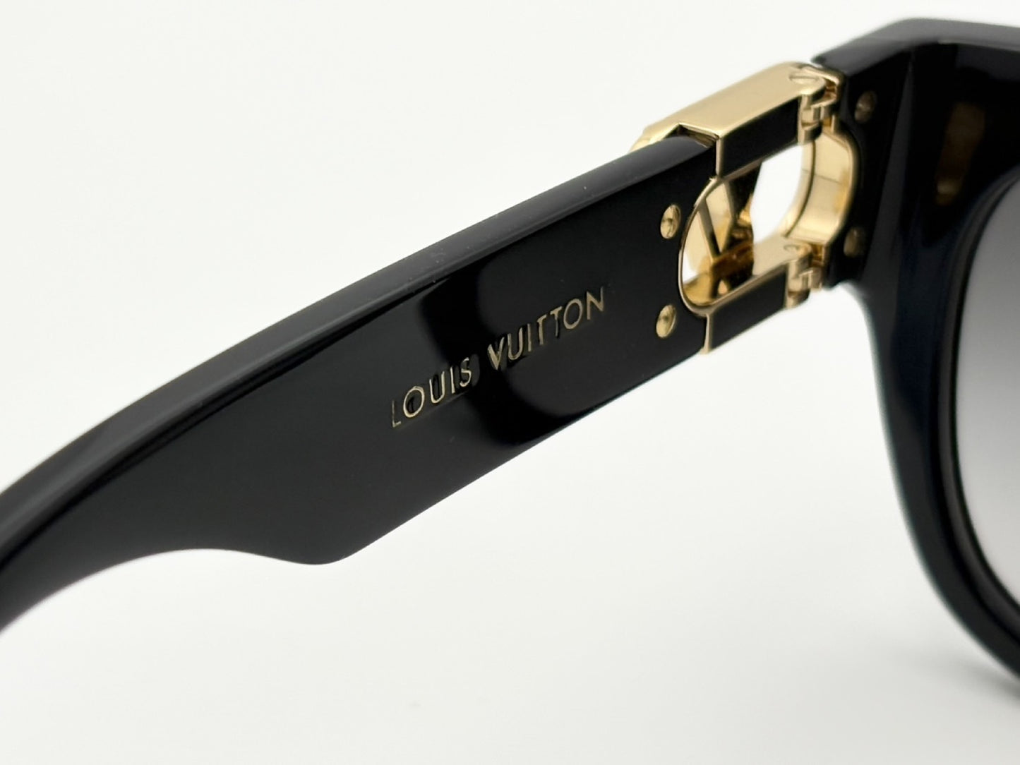LOUIS VUITTON Z1568W 51□19-140 LV Link Cat Eye Sunglasses Black with Leather Case