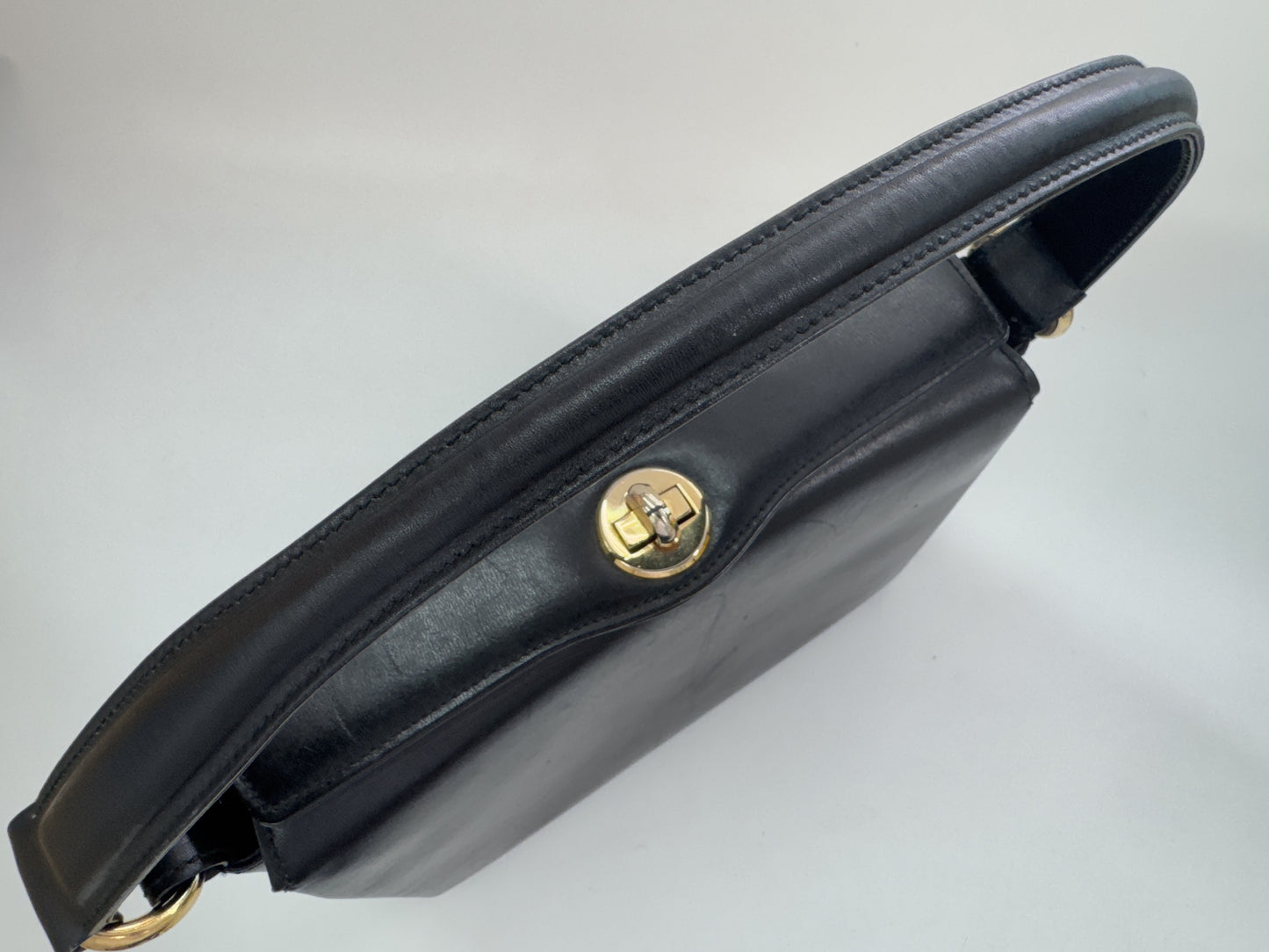 GUCCI Vintage Leather Handbag in Black with Pouch