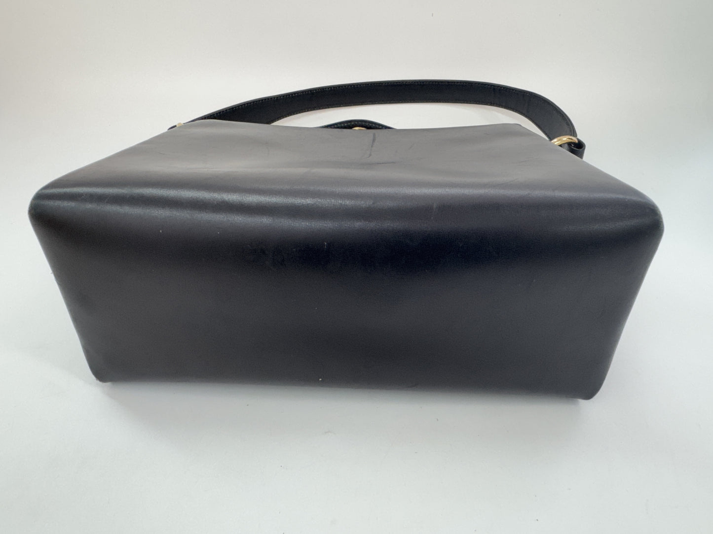 GUCCI Vintage Leather Handbag in Black with Pouch