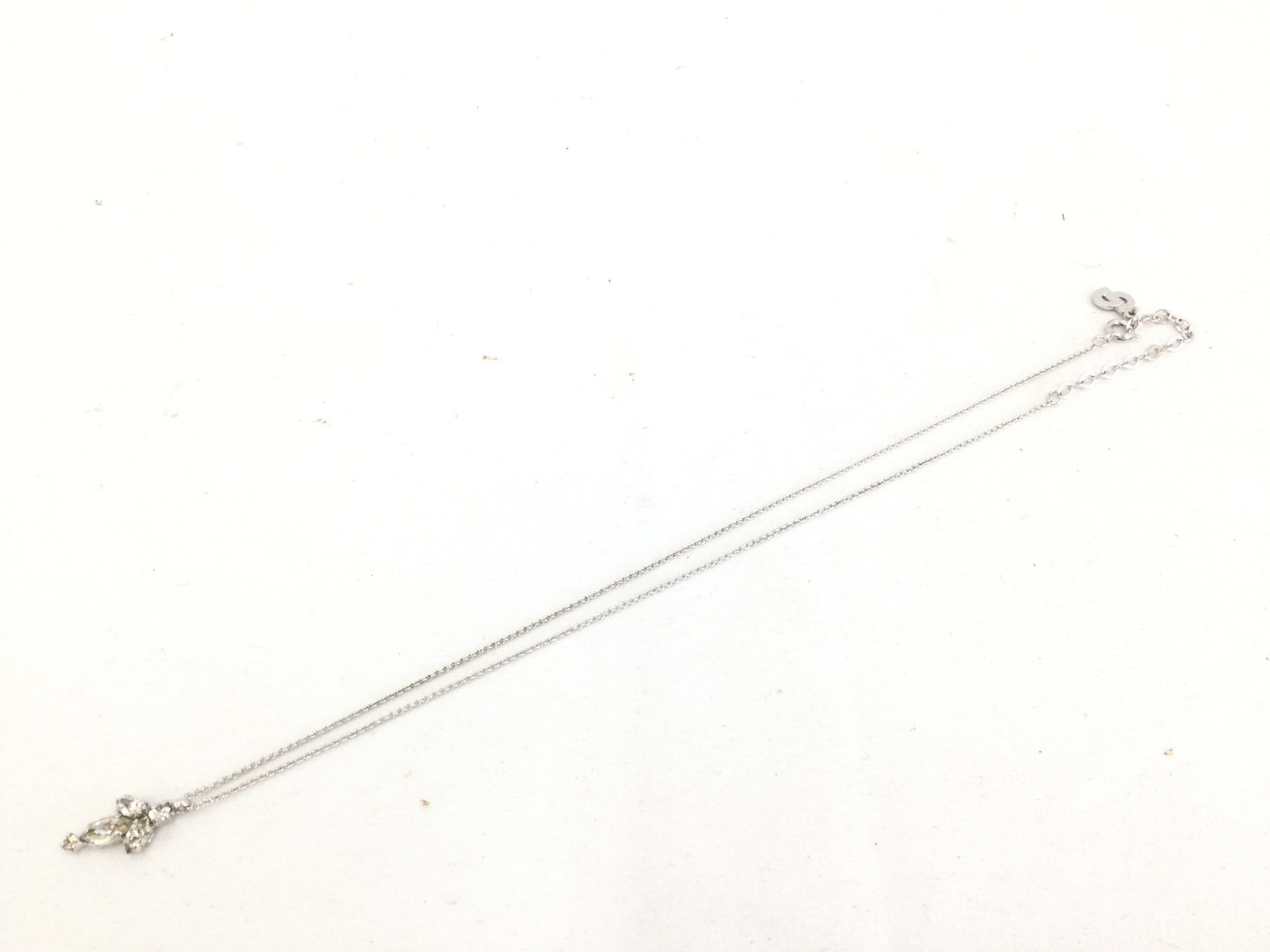 Dior necklace pendant with approximately 43cm chain