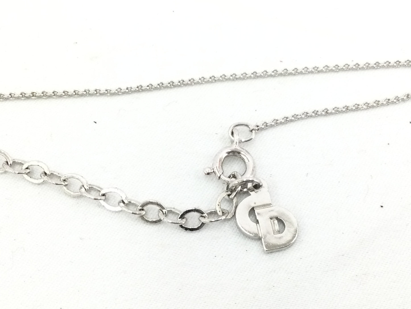 Dior necklace pendant with approximately 43cm chain
