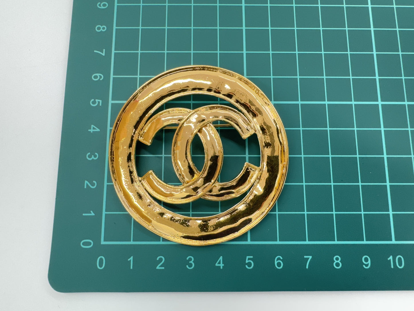 CHANEL Coco Round Large Brooch with Comments 94P Brooch