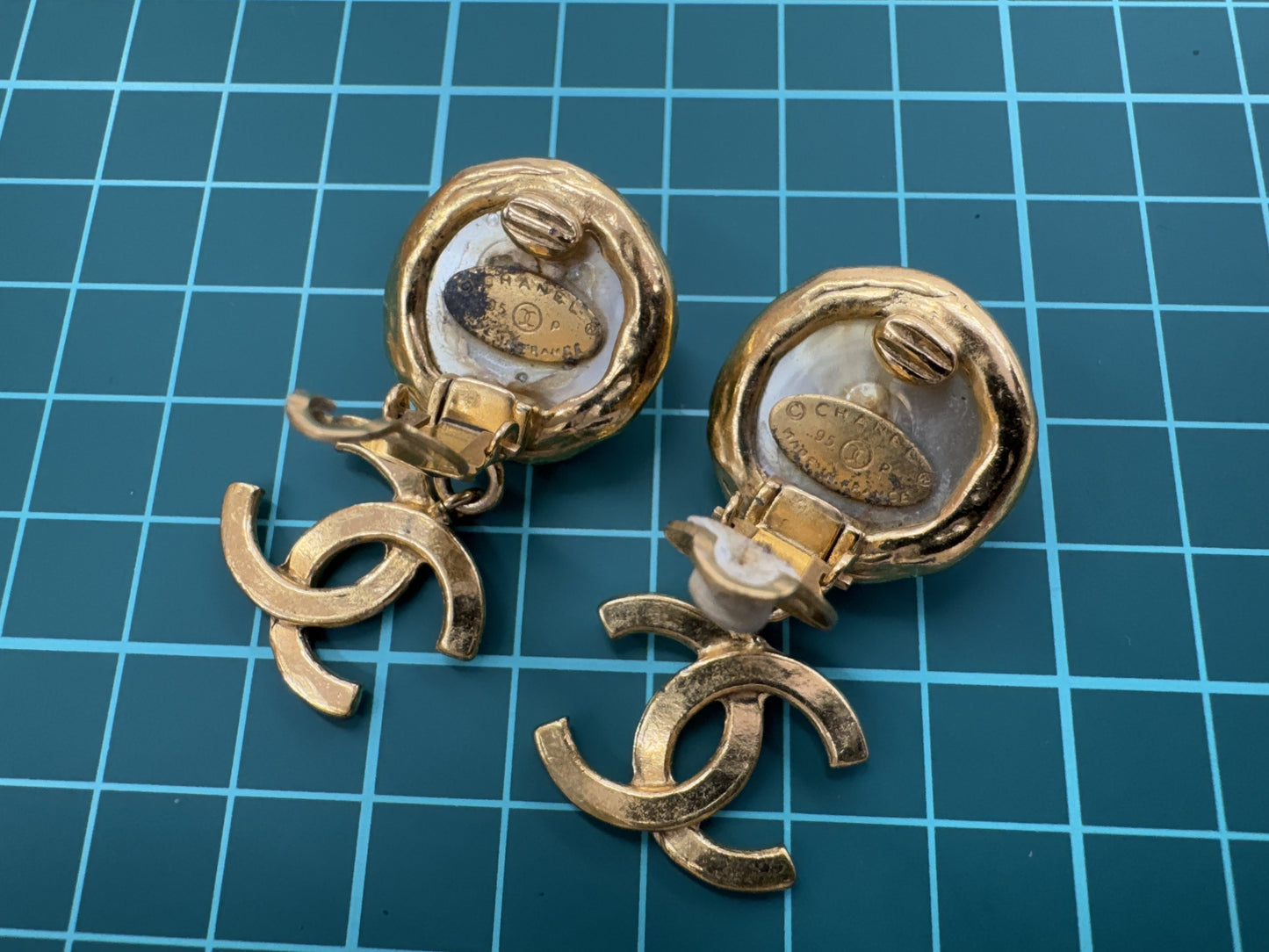 CHANEL Coco Pearl Gold Earrings with Rice 95P