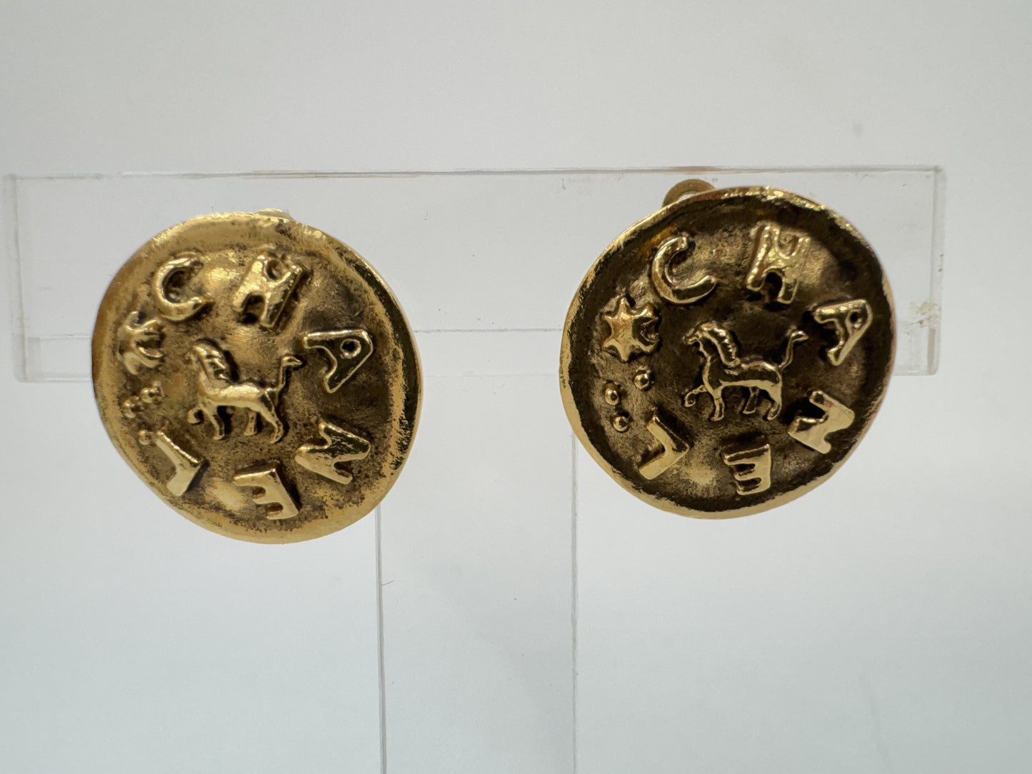 CHANEL Lion Vintage Gold Earrings with Comments