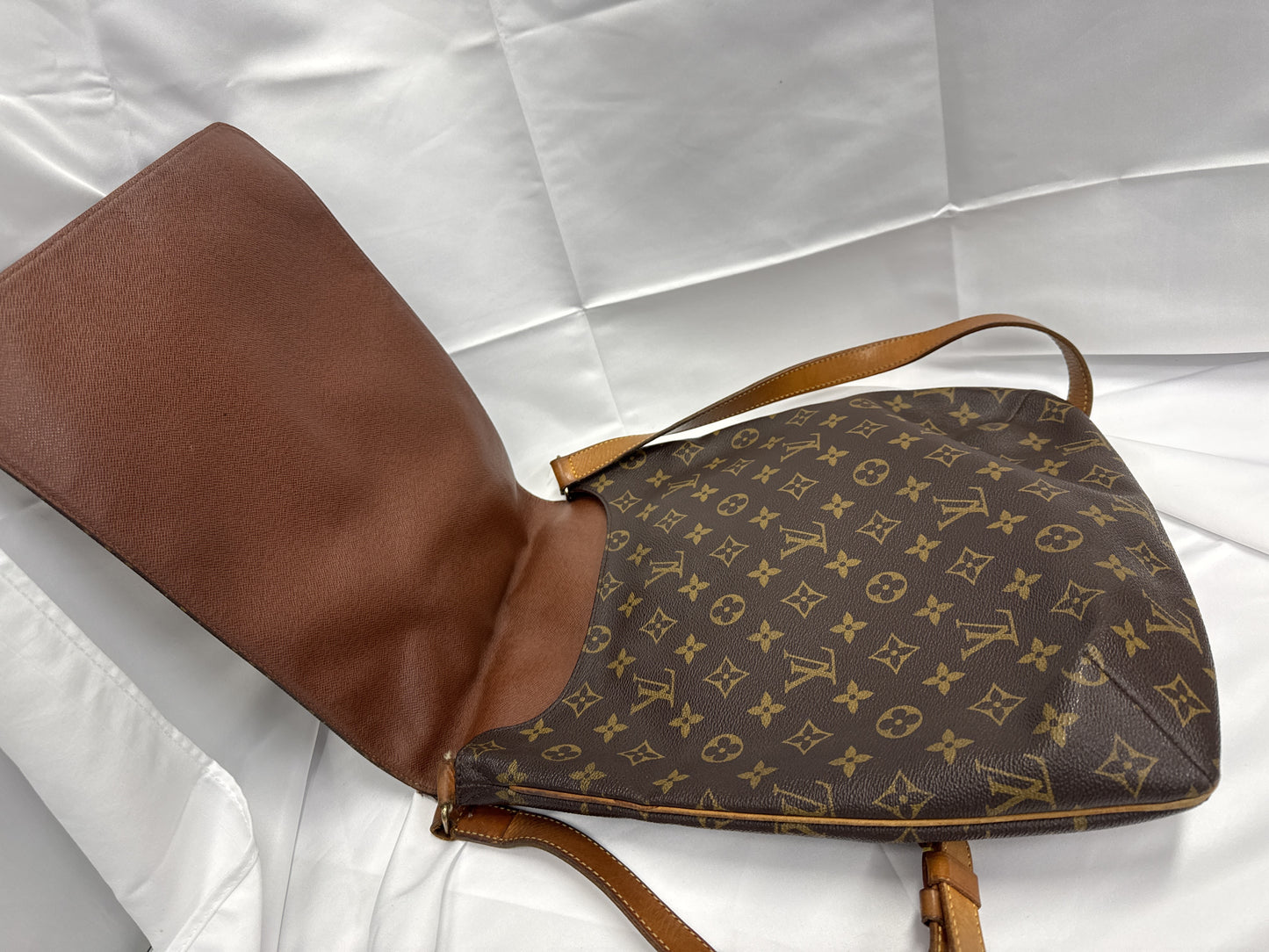 LOUIS VUITTON Musette Shoulder Bag