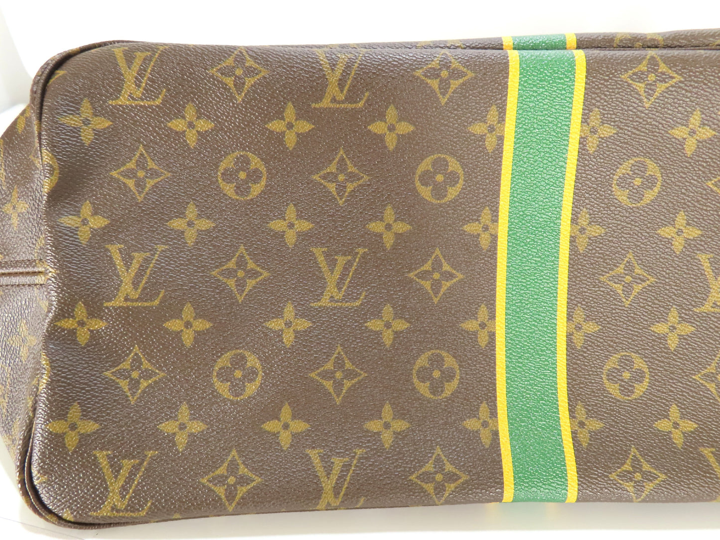 LOUIS VUITTON Monogram Neverfull GM Tote Bag