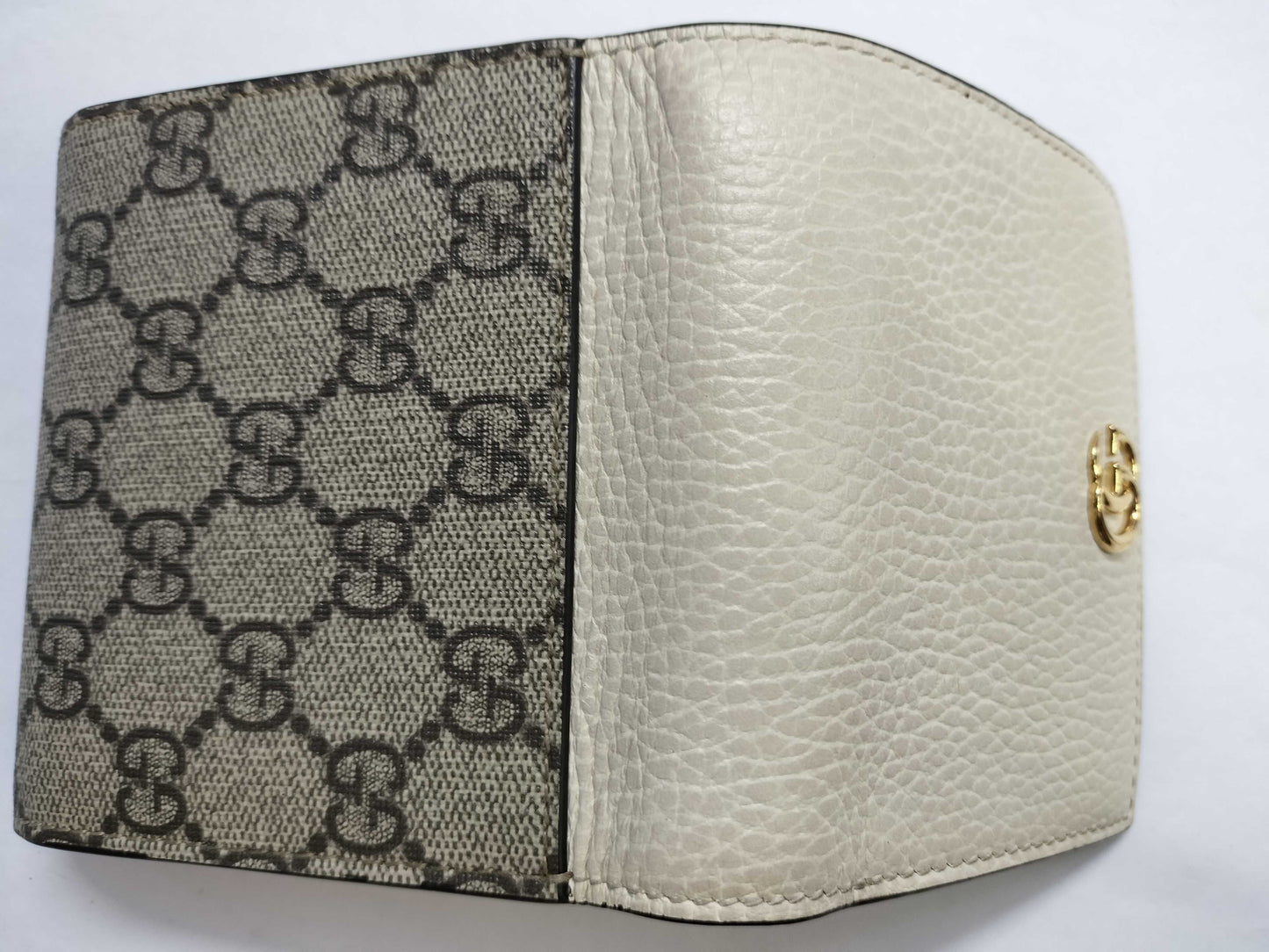 GUCCI GG Supreme Gucci GG Marmont Medium Wallet