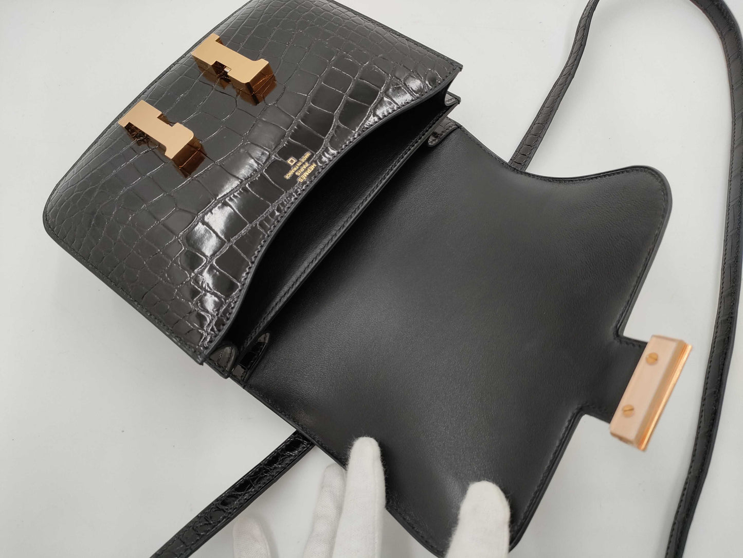 HERMES HERMES Constance Mini 18 Alligator Lisse Black Y Stamp Gold Hardware Shoulder Bag