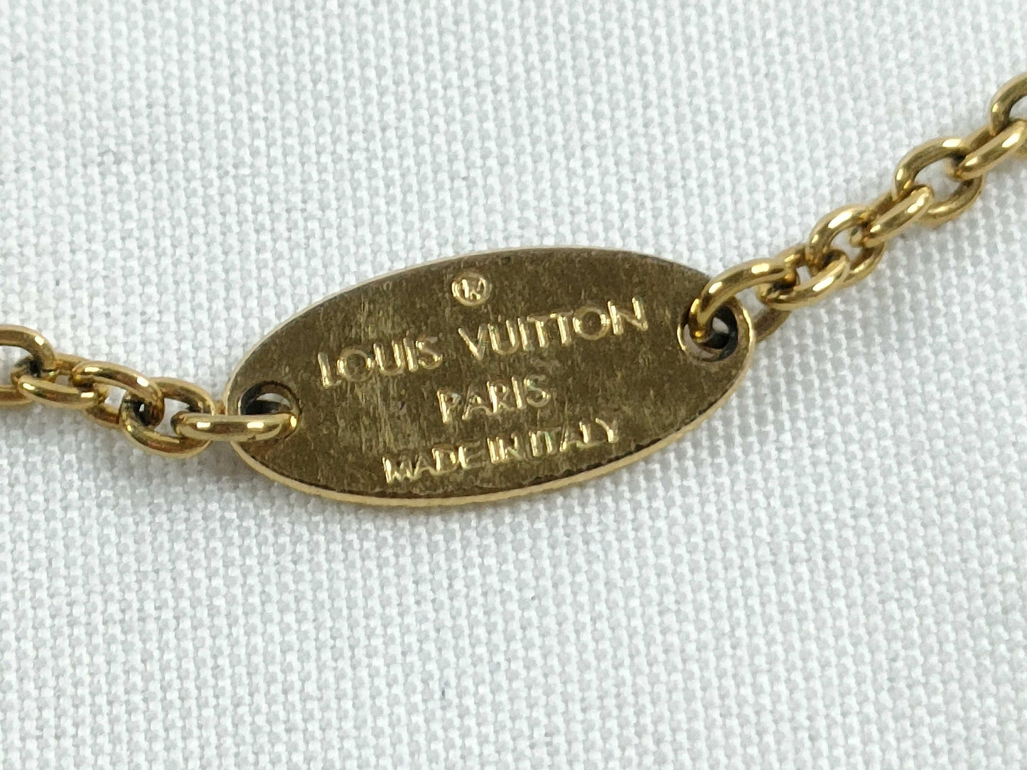 LOUIS VUITTON M61083 Vuitton Essential V Necklace M61083OB1118 Necklace