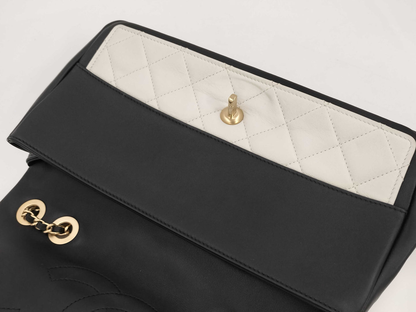 CHANEL Matelasse Shoulder Bag, 19th Series, B1645