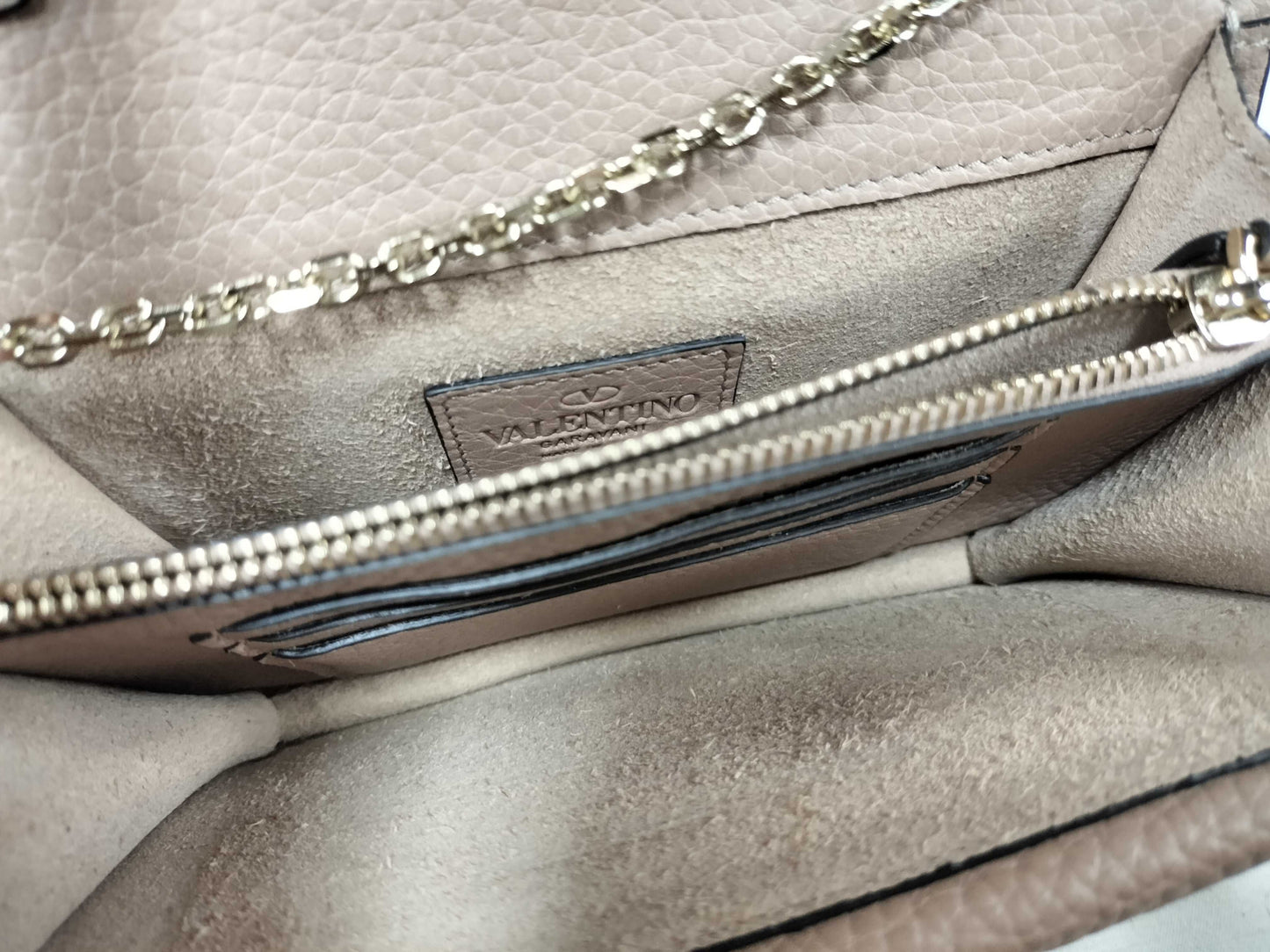 VALENTINO QT - Valentino Garavani Rockstud leather crossbody bag shoulder bag