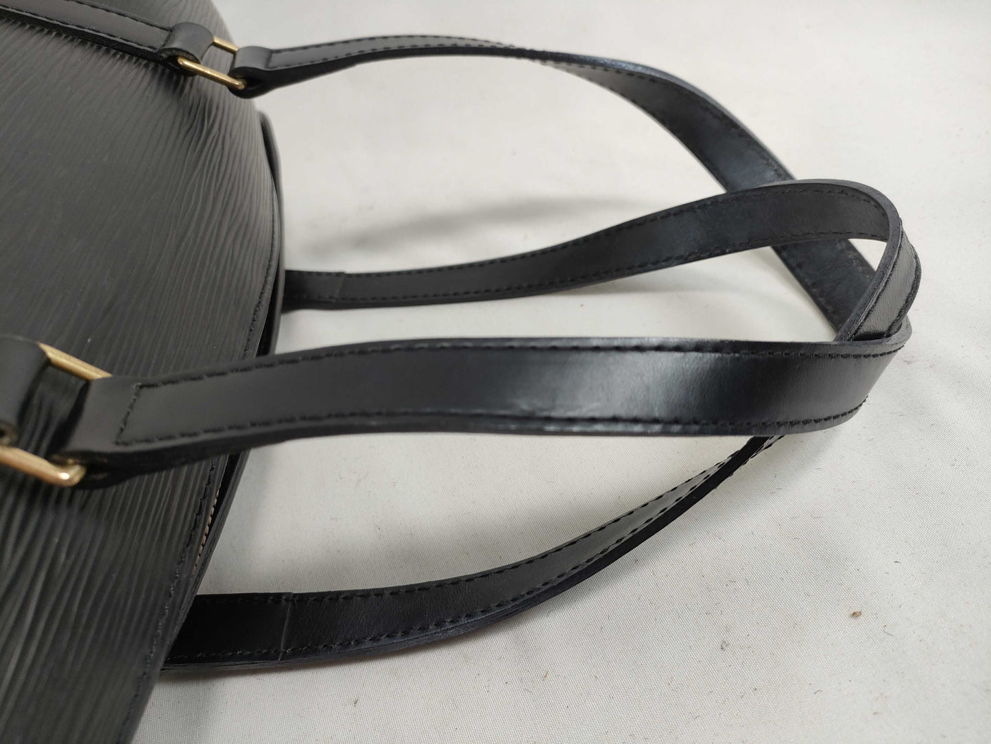 LOUIS VUITTON M 52222 Epi Leather Handbag in Black with Pouch, M52222
