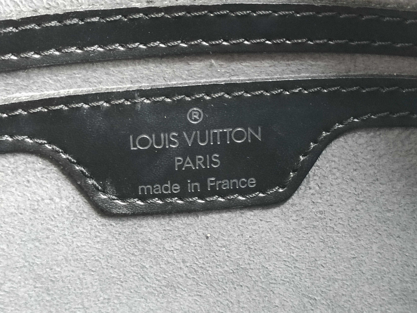 LOUIS VUITTON M 52222 Epi Leather Handbag in Black with Pouch, M52222
