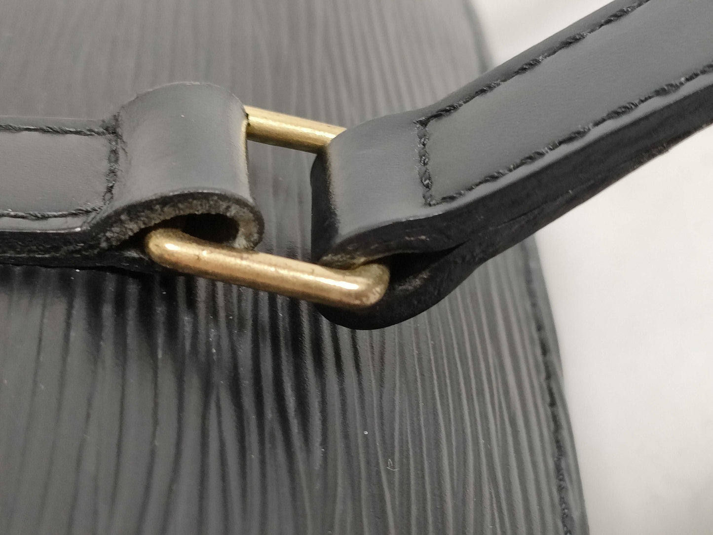 LOUIS VUITTON M 52222 Epi Leather Handbag in Black with Pouch, M52222