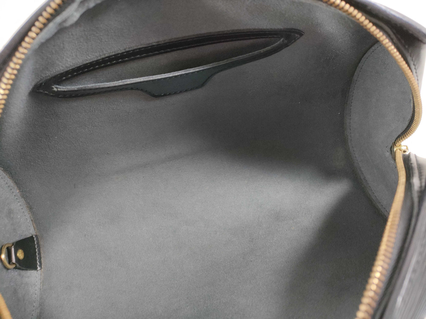 LOUIS VUITTON M 52222 Epi Leather Handbag in Black with Pouch, M52222