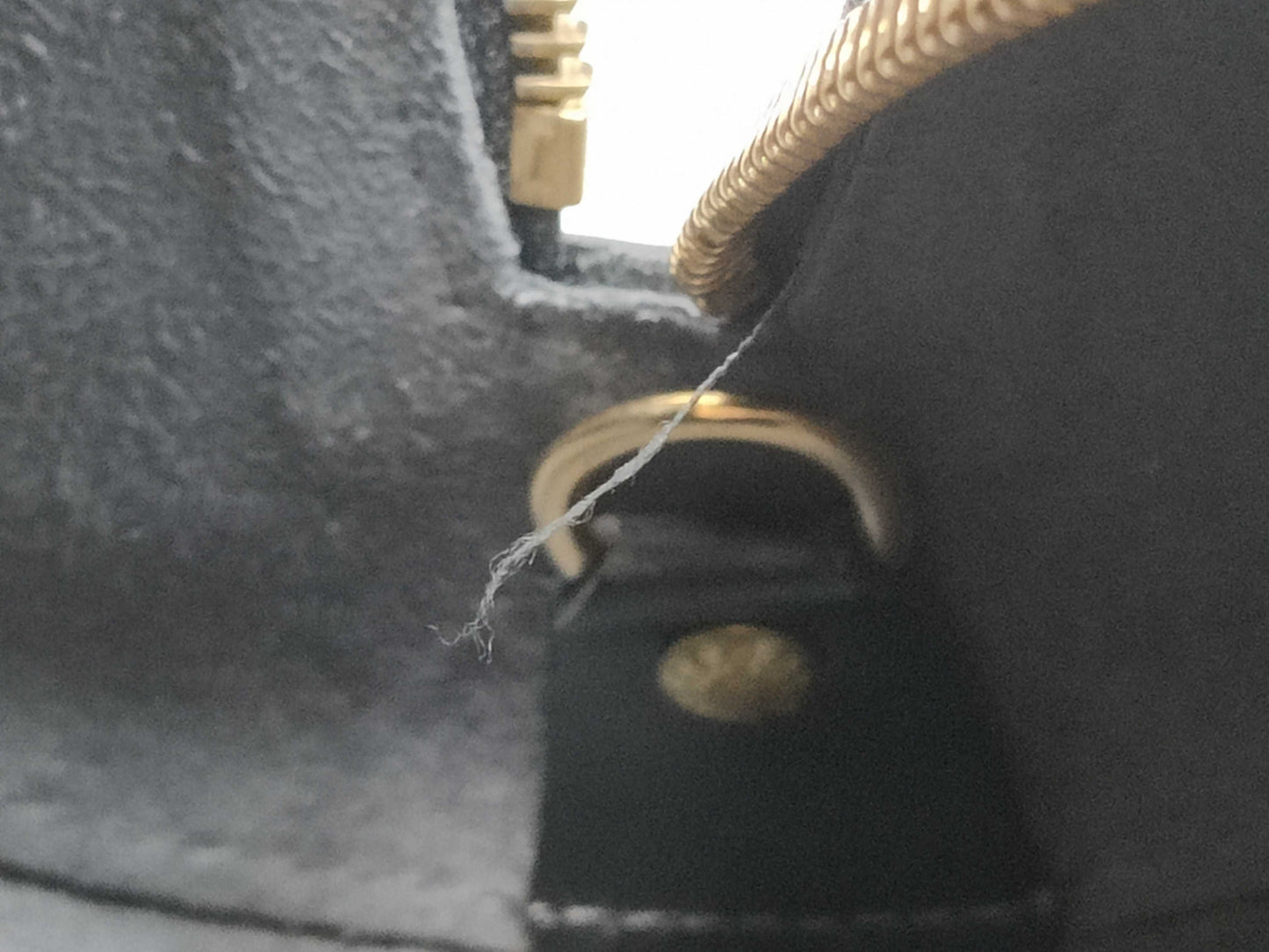 LOUIS VUITTON M 52222 Epi Leather Handbag in Black with Pouch, M52222