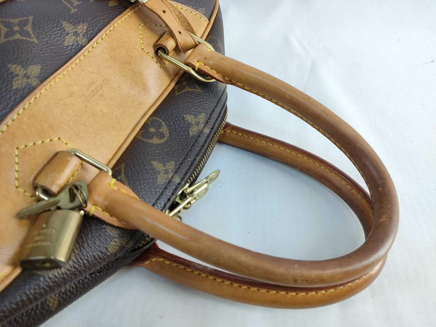 LOUIS VUITTON Monogram LOUIS VUITTON Deauville Monogram Handbag M47270 Handbag