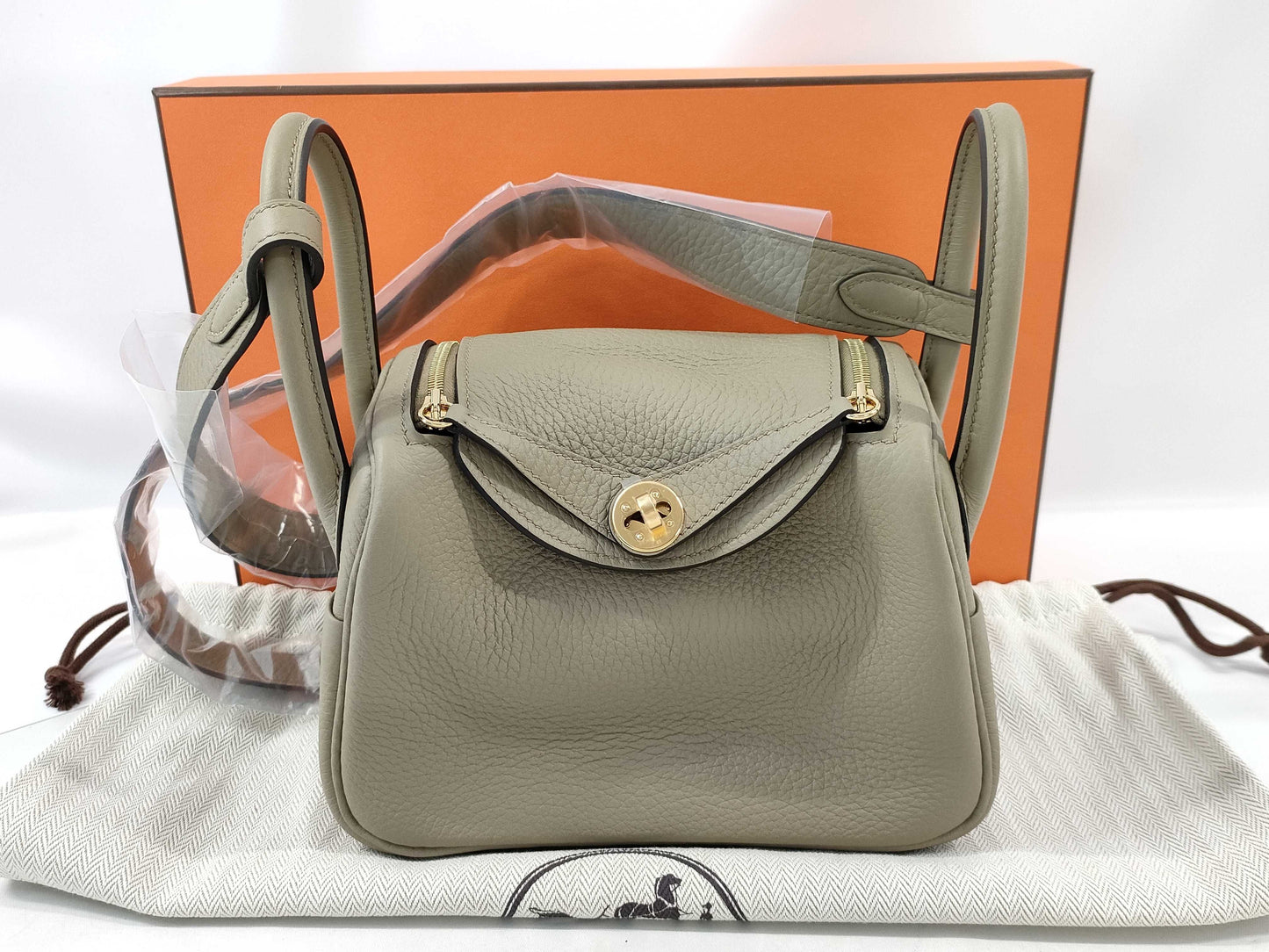 HERMES Lindy Mini Shoulder Bag in Taurillon Clemence Leather, Beige Marfa Leather, Gold Hardware, GP W Stamp