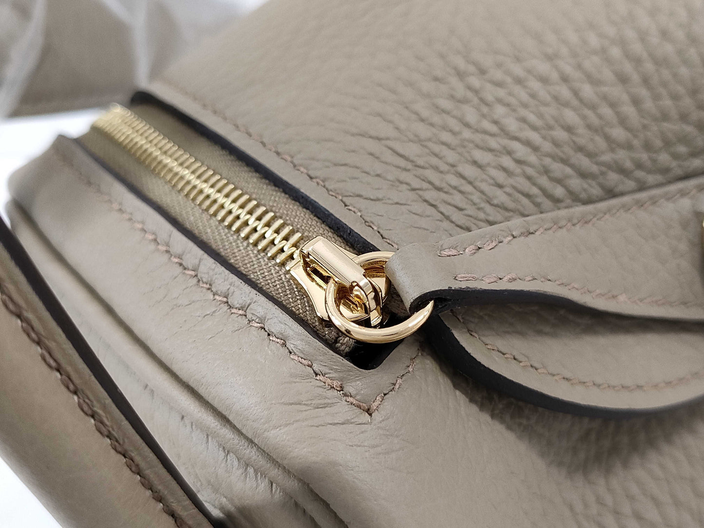 HERMES Lindy Mini Shoulder Bag in Taurillon Clemence Leather, Beige Marfa Leather, Gold Hardware, GP W Stamp